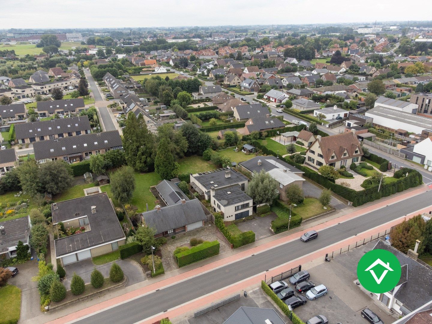 Ruime, onder kelderde architectenwoning met 3 slaapkamers, tuin en zwembad foto 27