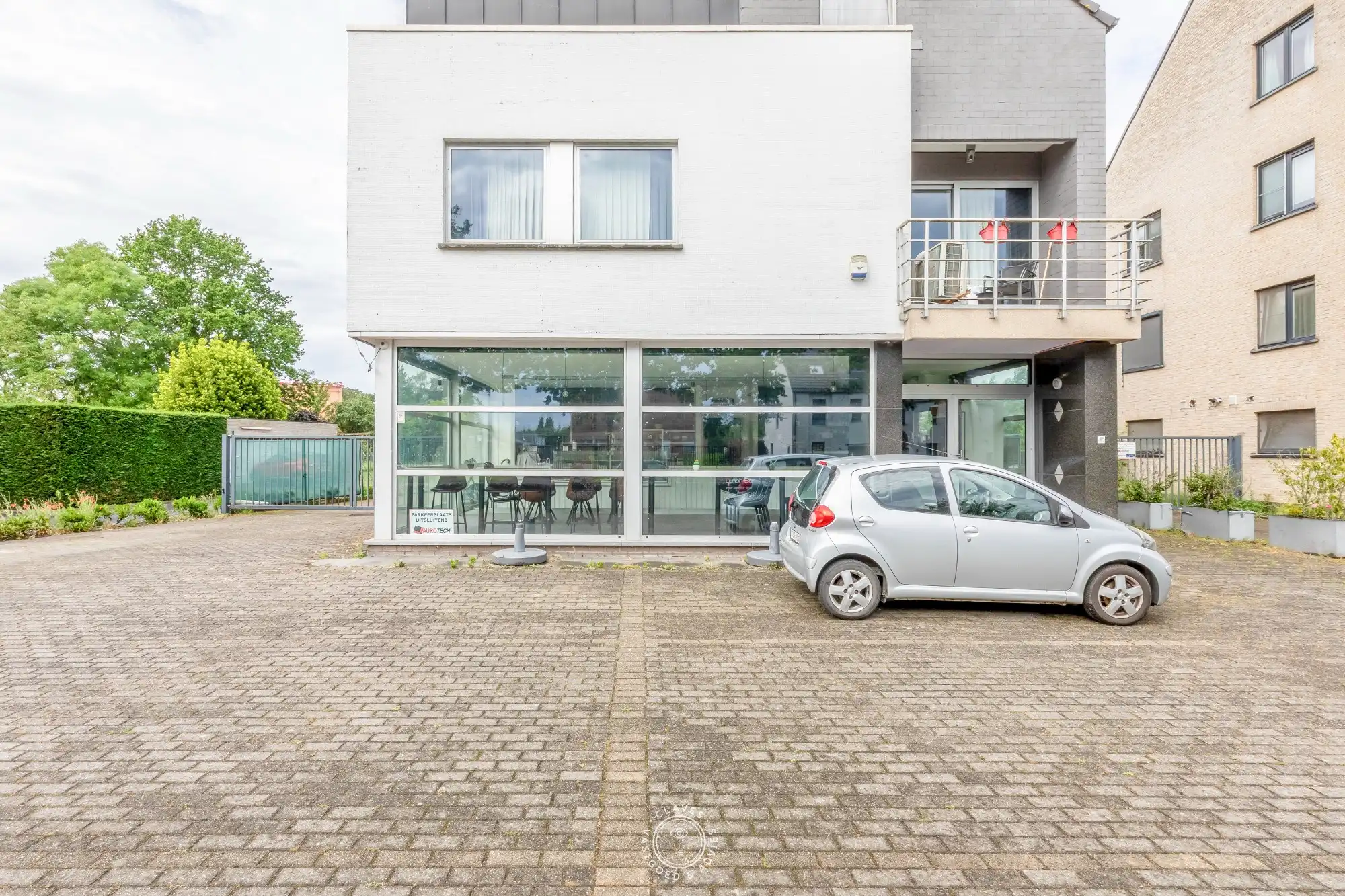 Instapklaar handelspand op centrale locatie met uitstekende visibiliteit foto 17