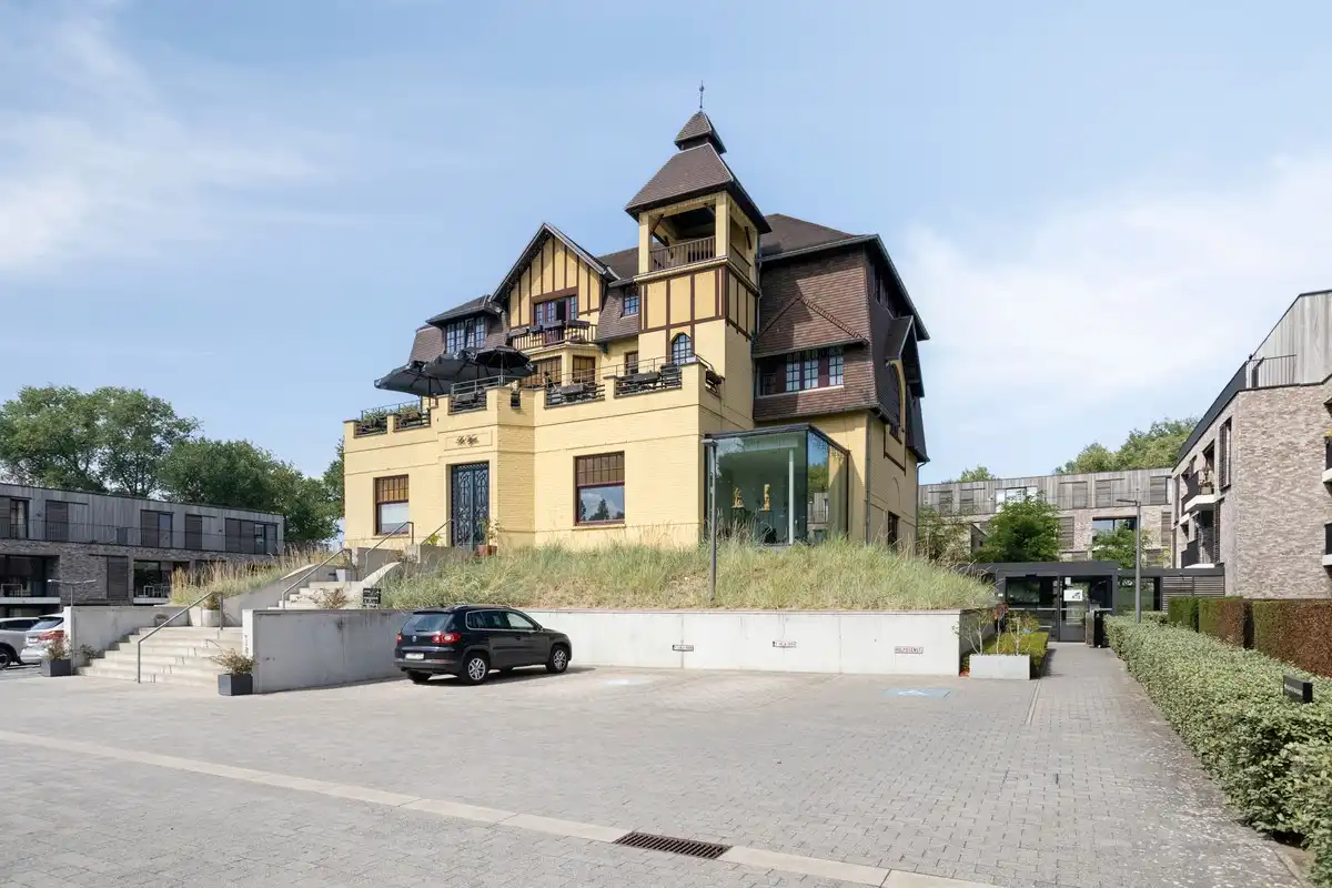 Assistentiewoning met 1 slaapkamer, garage, kelder en tuintje foto {{pictureIndex}}