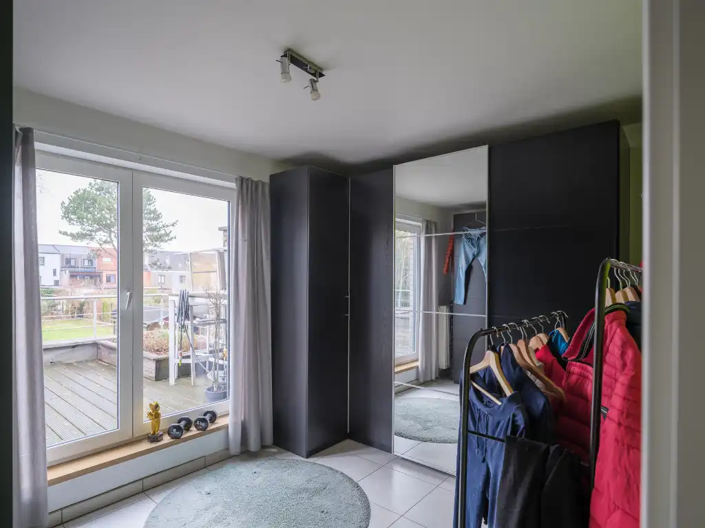 Gentbrugge - Licht op te frissen appartement met 2 slaapkamers en terras. foto 6