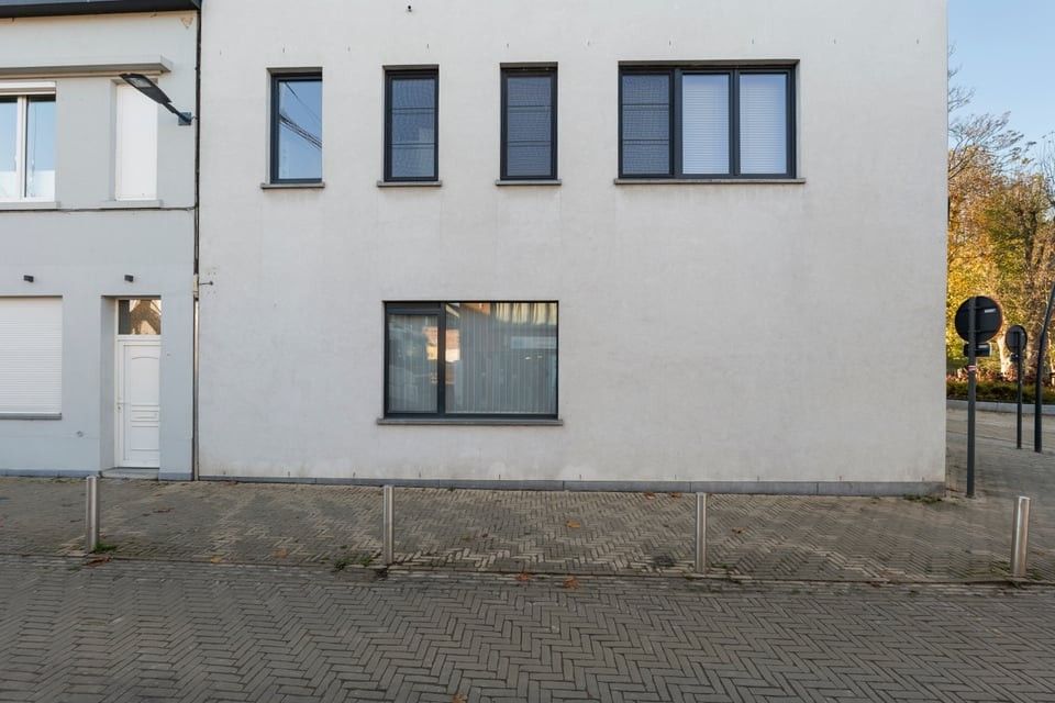 INSTAPKLARE HANDELSRUIMTE MET KANTOOR, VERGADERRUIMTE EN KELDER OP TOPLOCATIE IN SINT-TRUIDEN foto 14