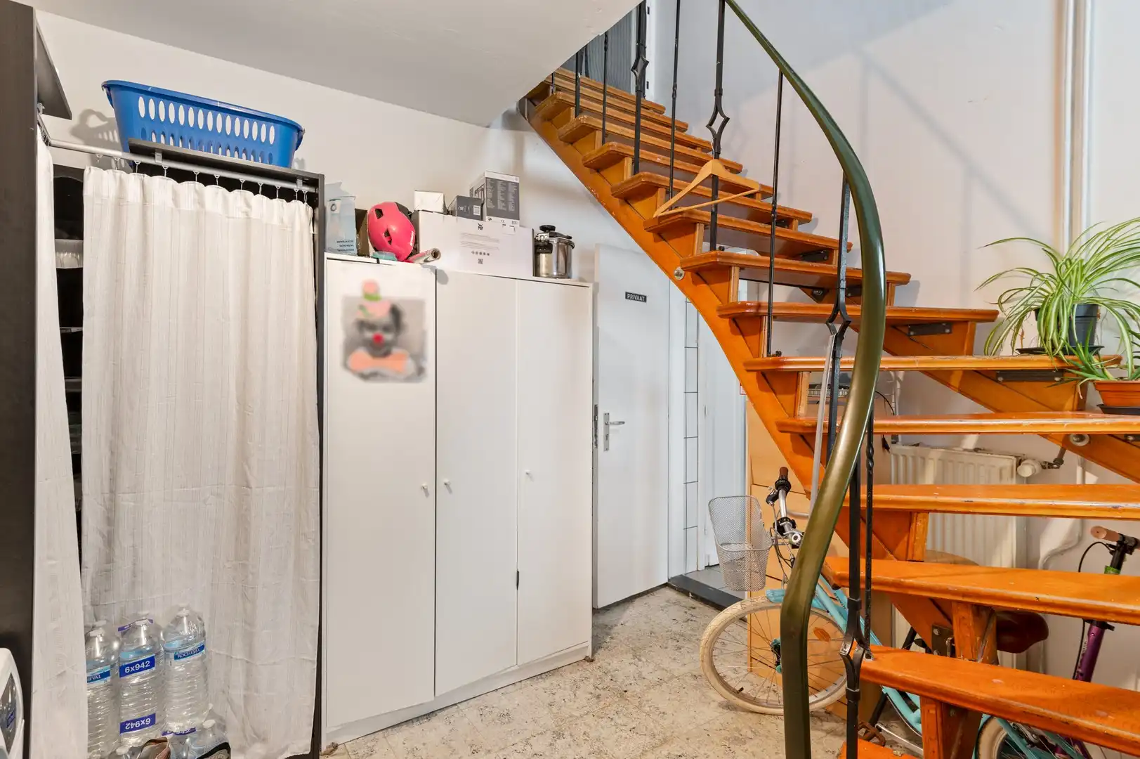 Veelzijdig handelspand met appartement en openbare parking foto 12