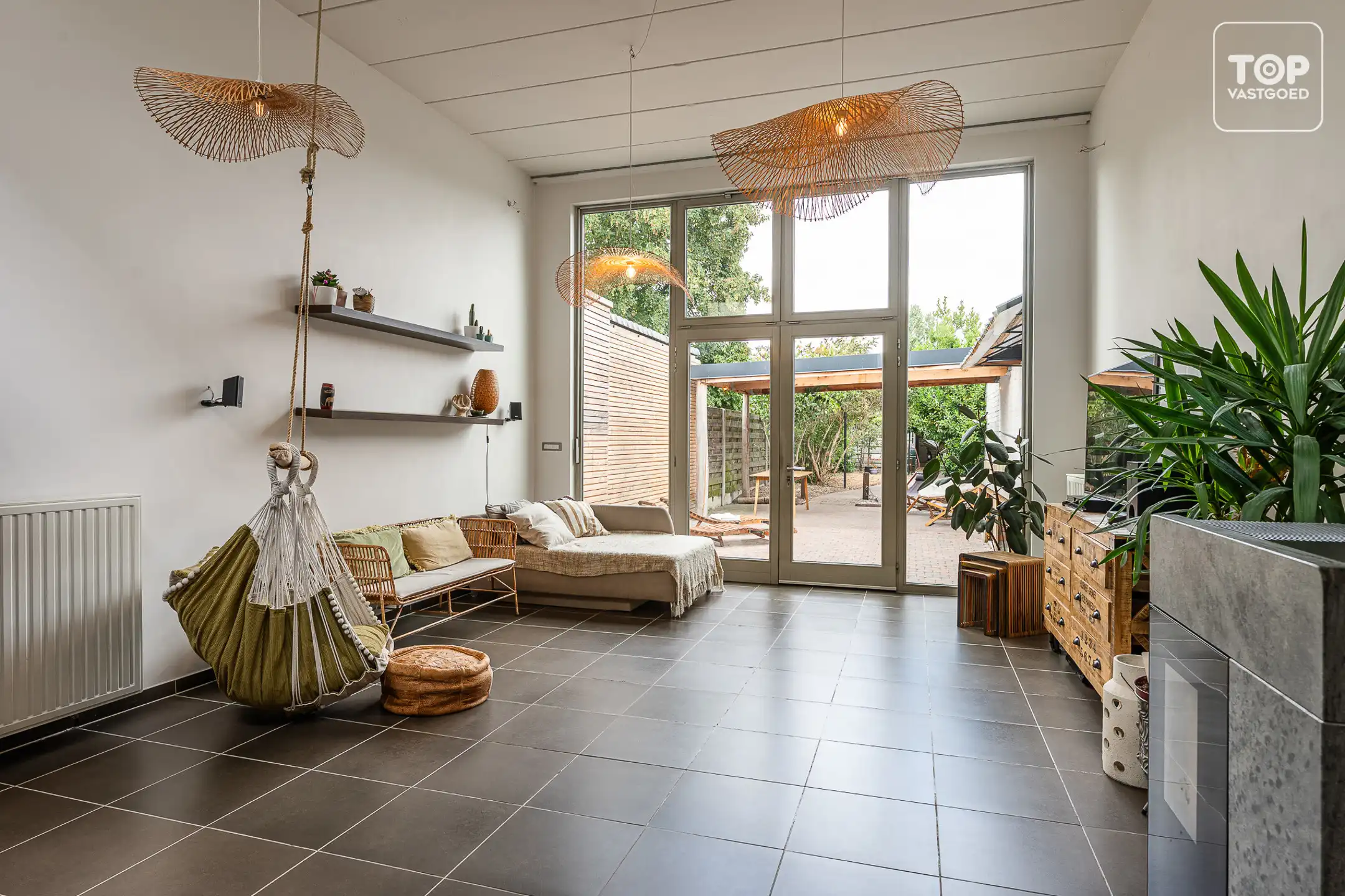 Instapklare woning met 2 slaapkamers op een uitstekende en goed bereikbare locatie foto 2