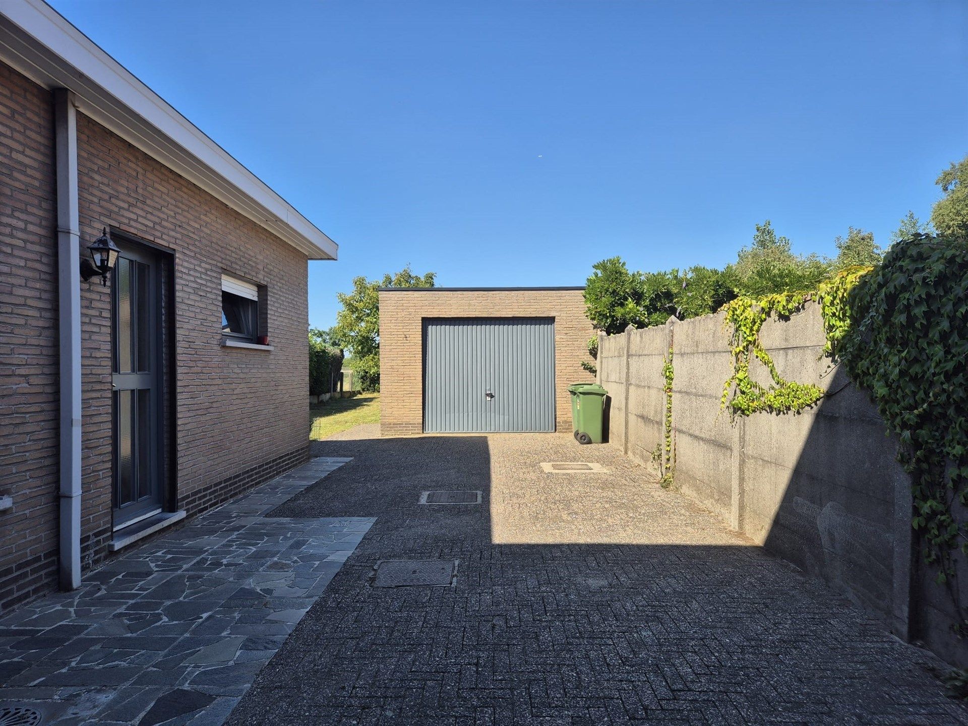 Mooi gelegen halfopenbebouwing met tuin en garage. foto 16
