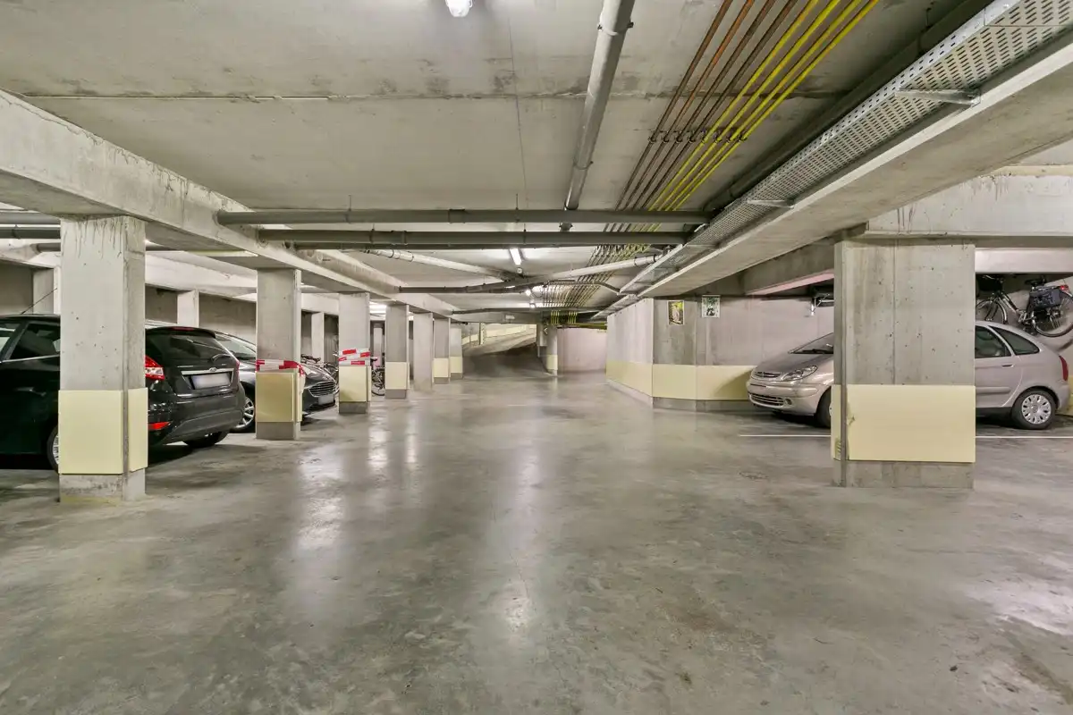 Instapklaar appartement + staanplaats, nabij Markt foto 12