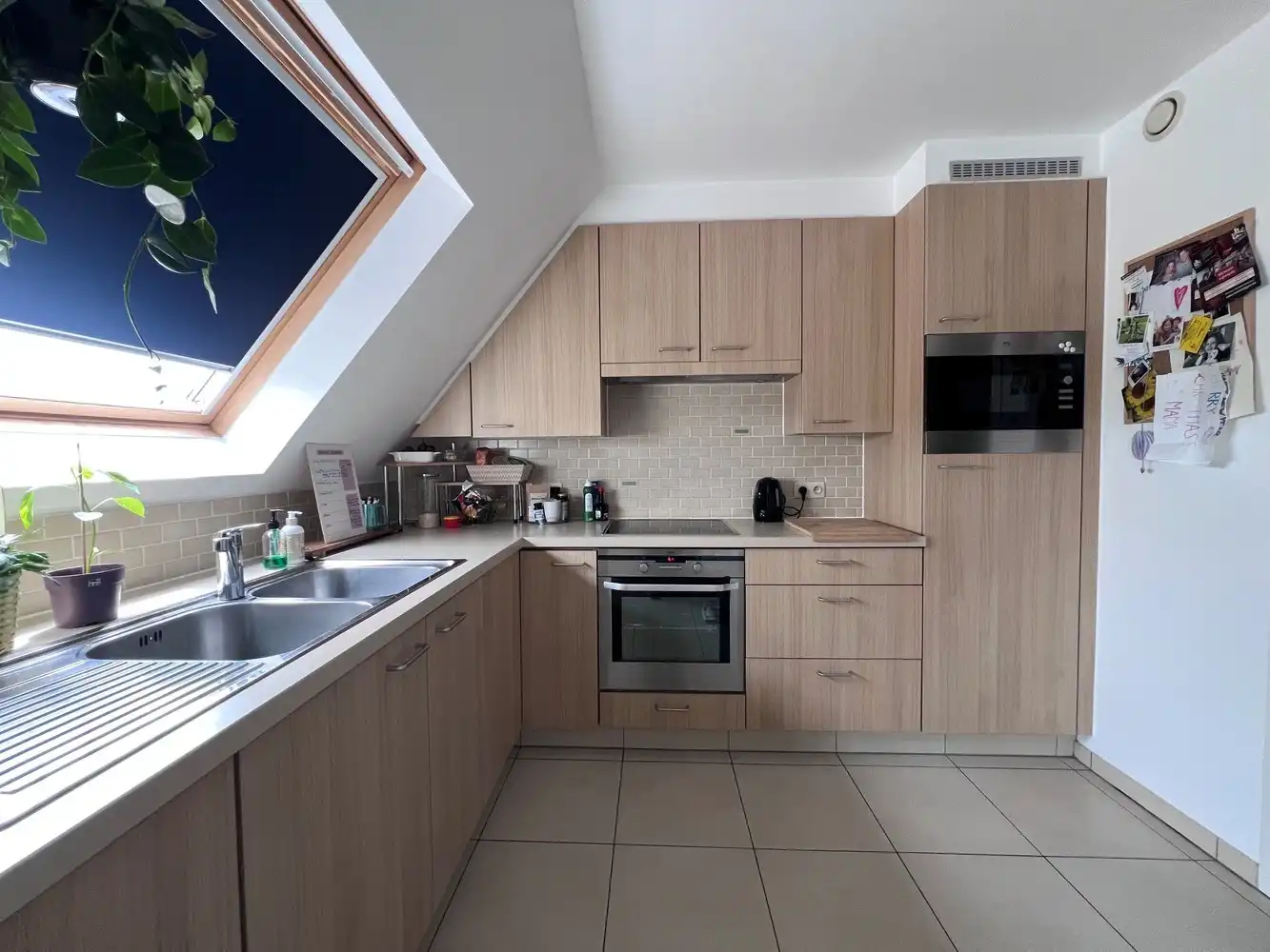 Instapklaar duplex appartement met 4 slaapkamers, 2 badkamers en carport foto 3