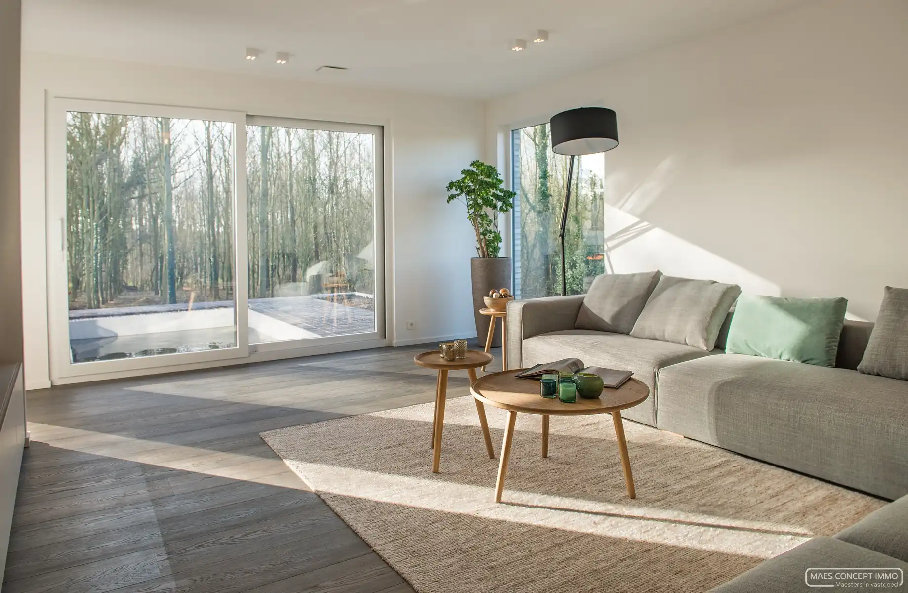 Luxueus afgewerkte villa te koop op topligging te Wielsbeke foto 2