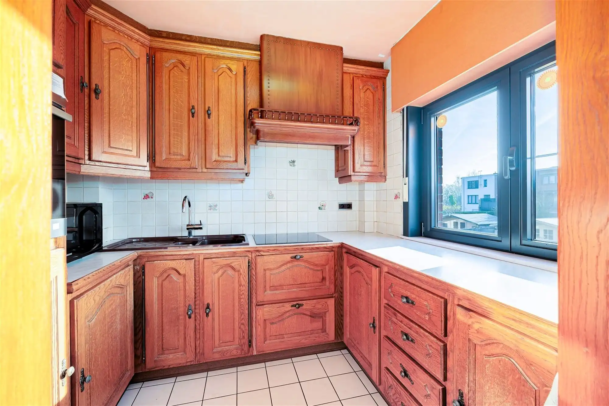 Ruime HOB met 3 slaapkamers, garage en Z-tuin. foto 12