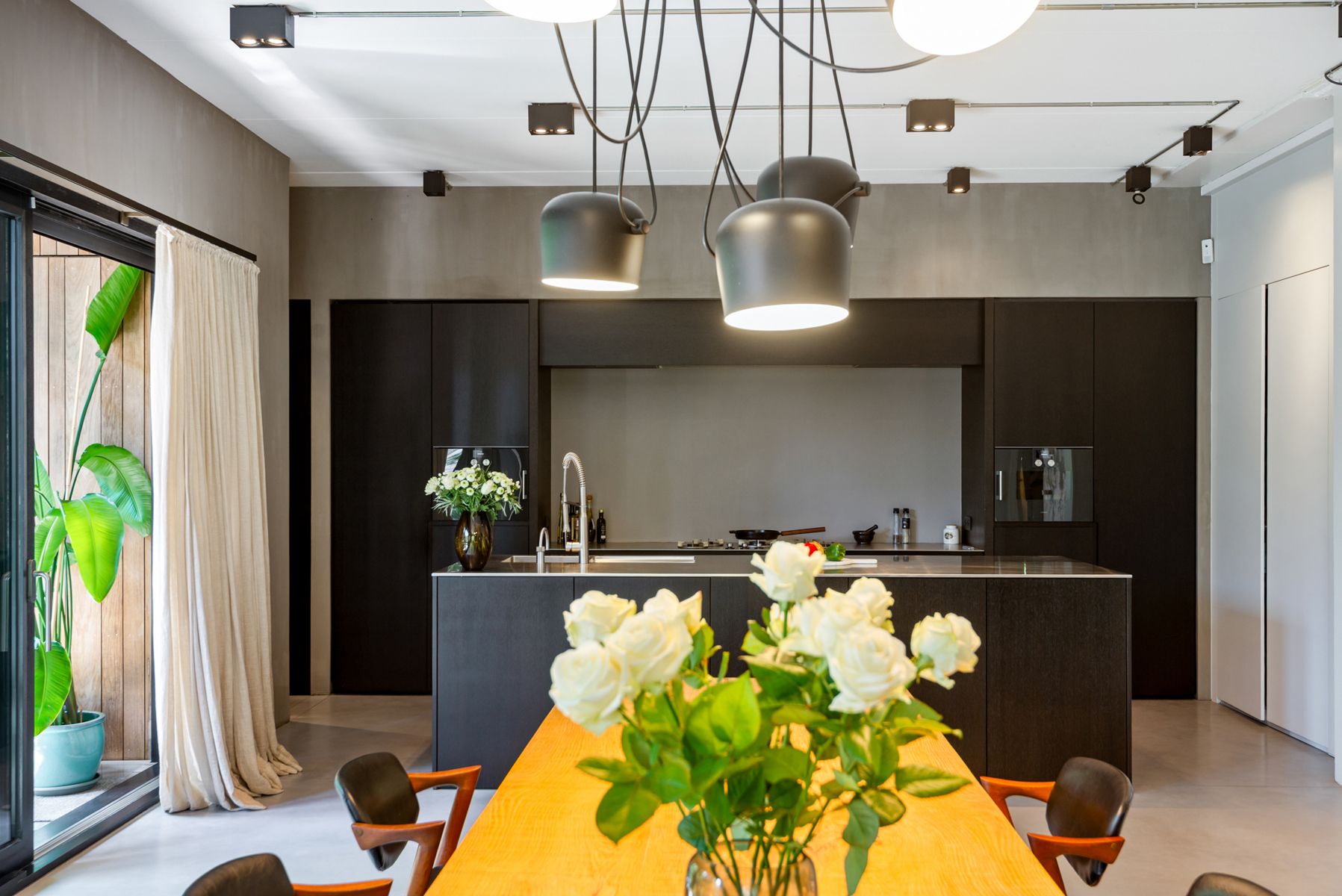  Exclusieve loft van 240 m² in Axel Vervoordt Kanaalproject. foto 13