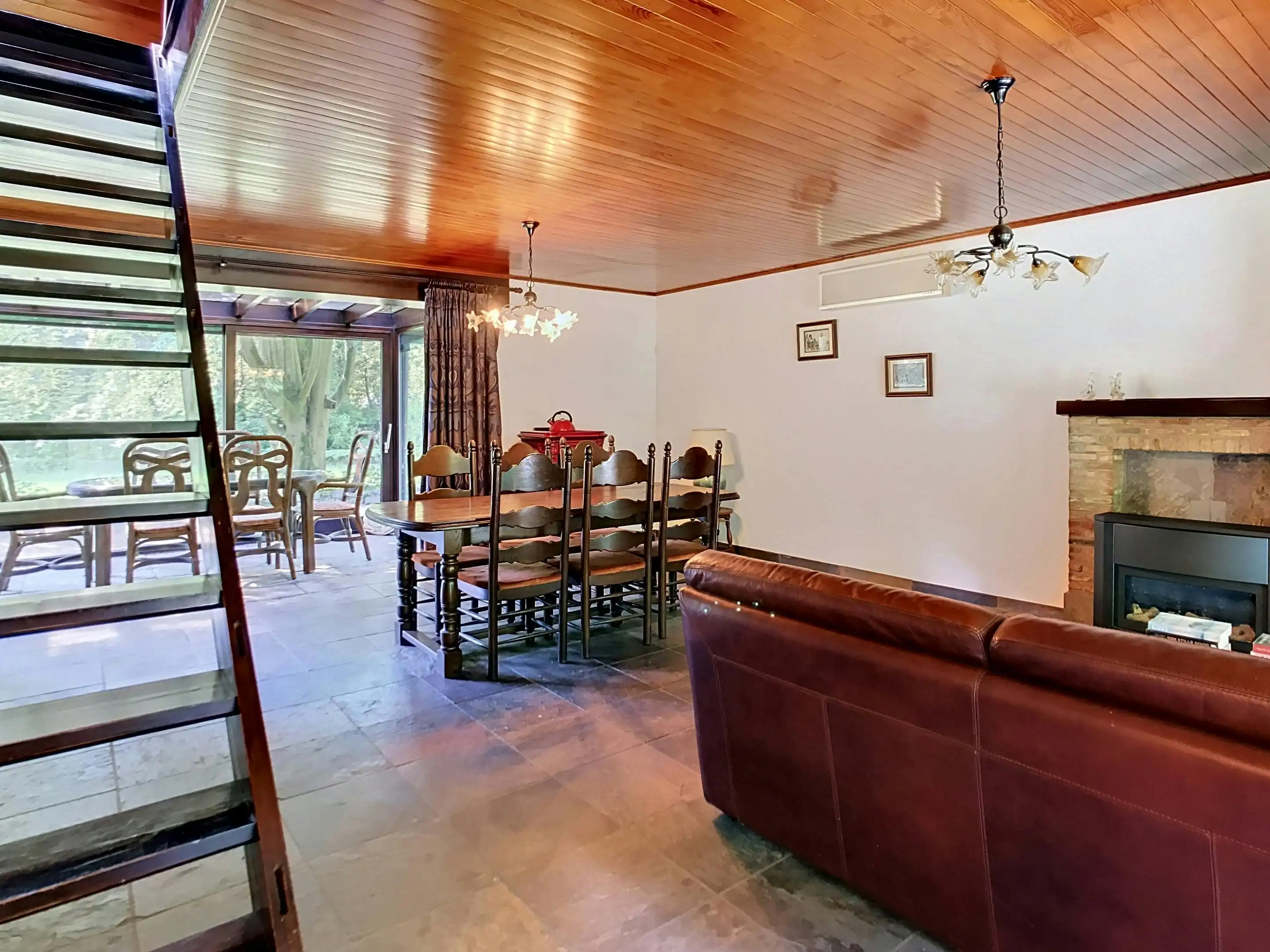 Ruime vakantiewoning op groot open perceel in bosrijk gebied foto 4