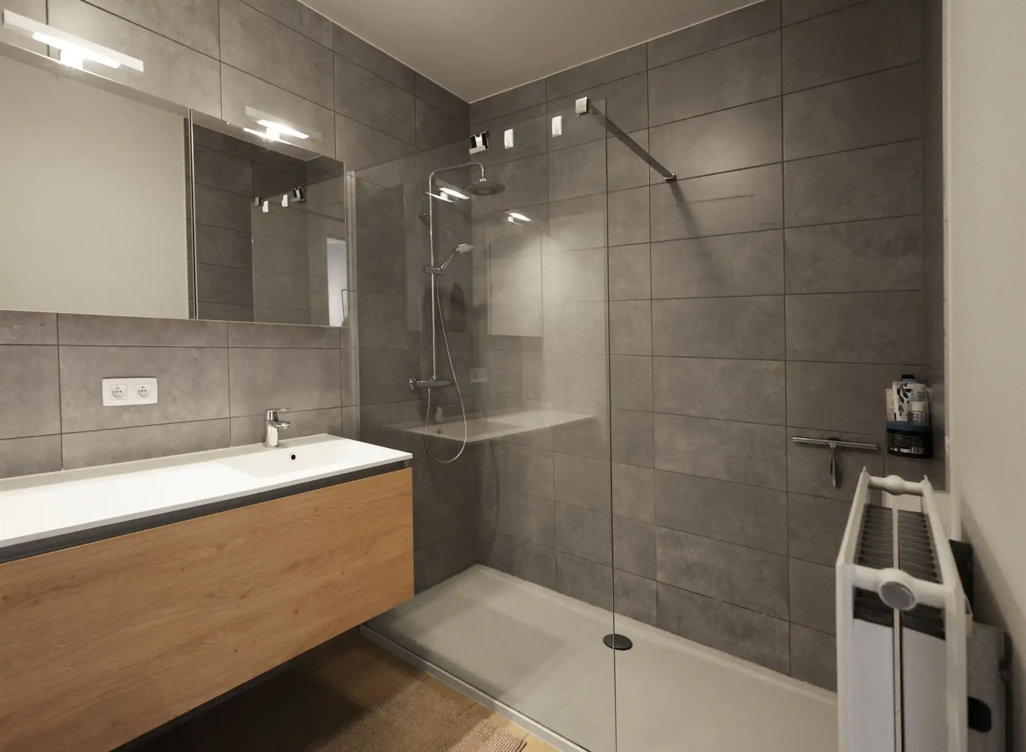 Lichtrijk 2-slaapkamerappartement met open uitzicht foto 9