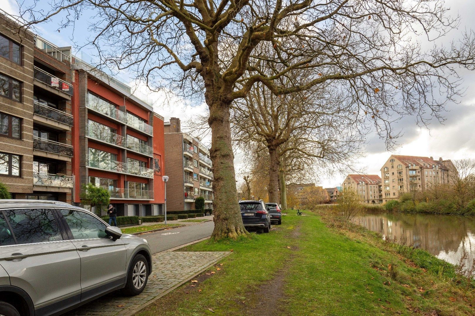 Duurzaam en super energiezuinig gerenoveerd appartement met zicht op het water, terras en garage in de aller beste buurt: Kristus-Koning! foto 19