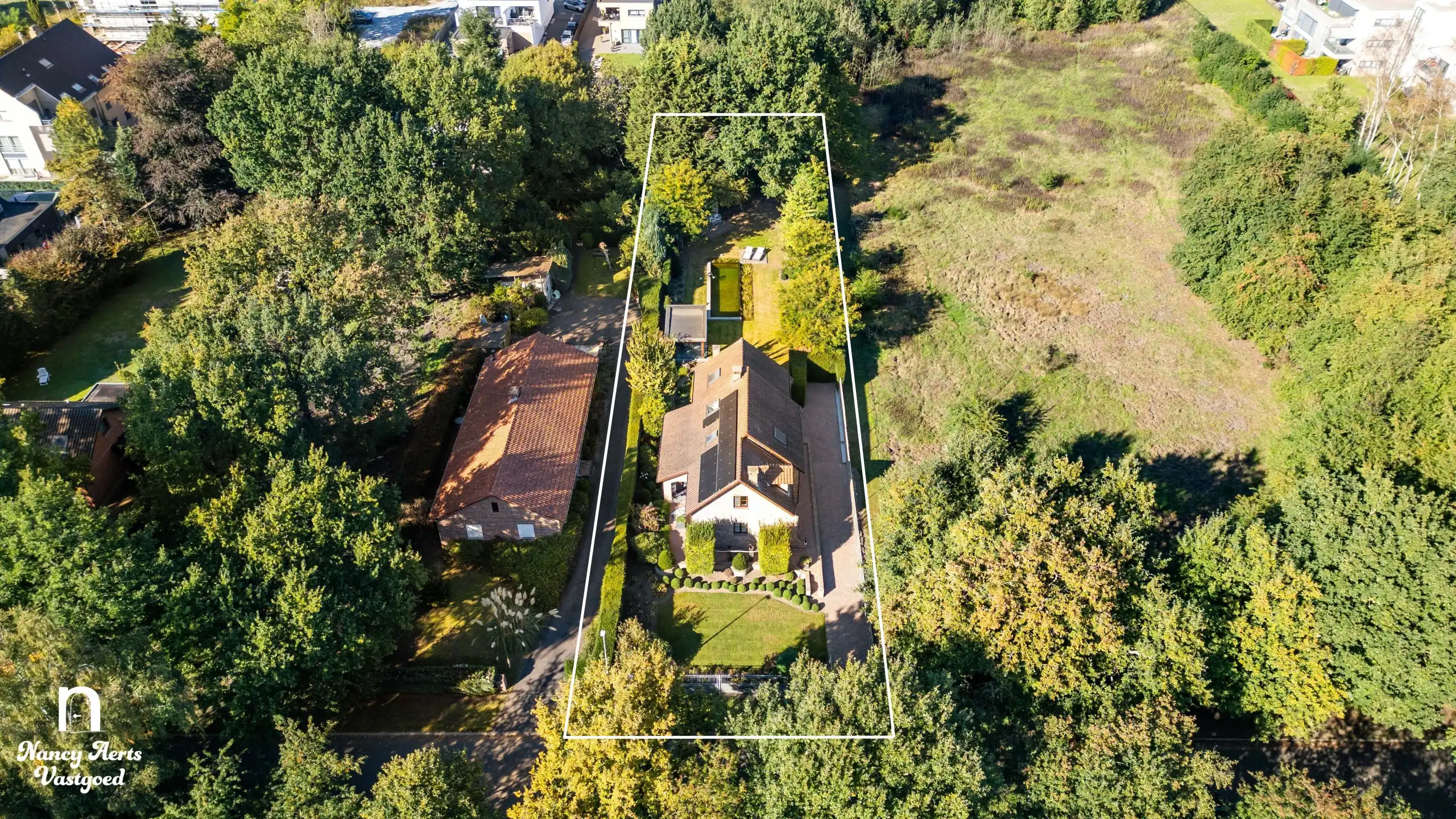 Karaktervolle villa met natuurzwembad en poolhouse in Genk foto 37