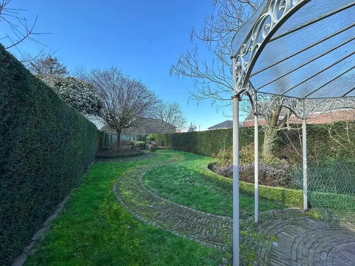 Ruim Handelspand met atelier en grote woonst met prachtige tuin in Wevelgem foto 29