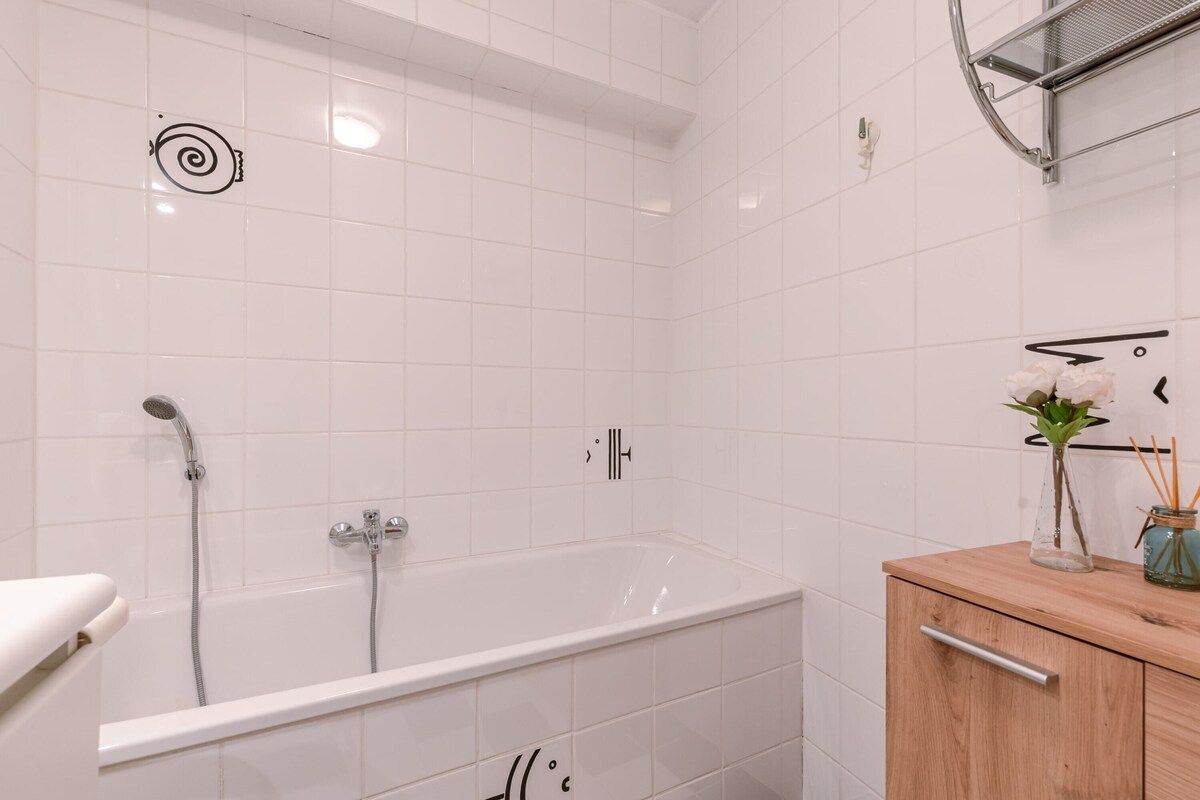 Gemeubeld twee slaapkamer appartement vlak aan zee foto 18