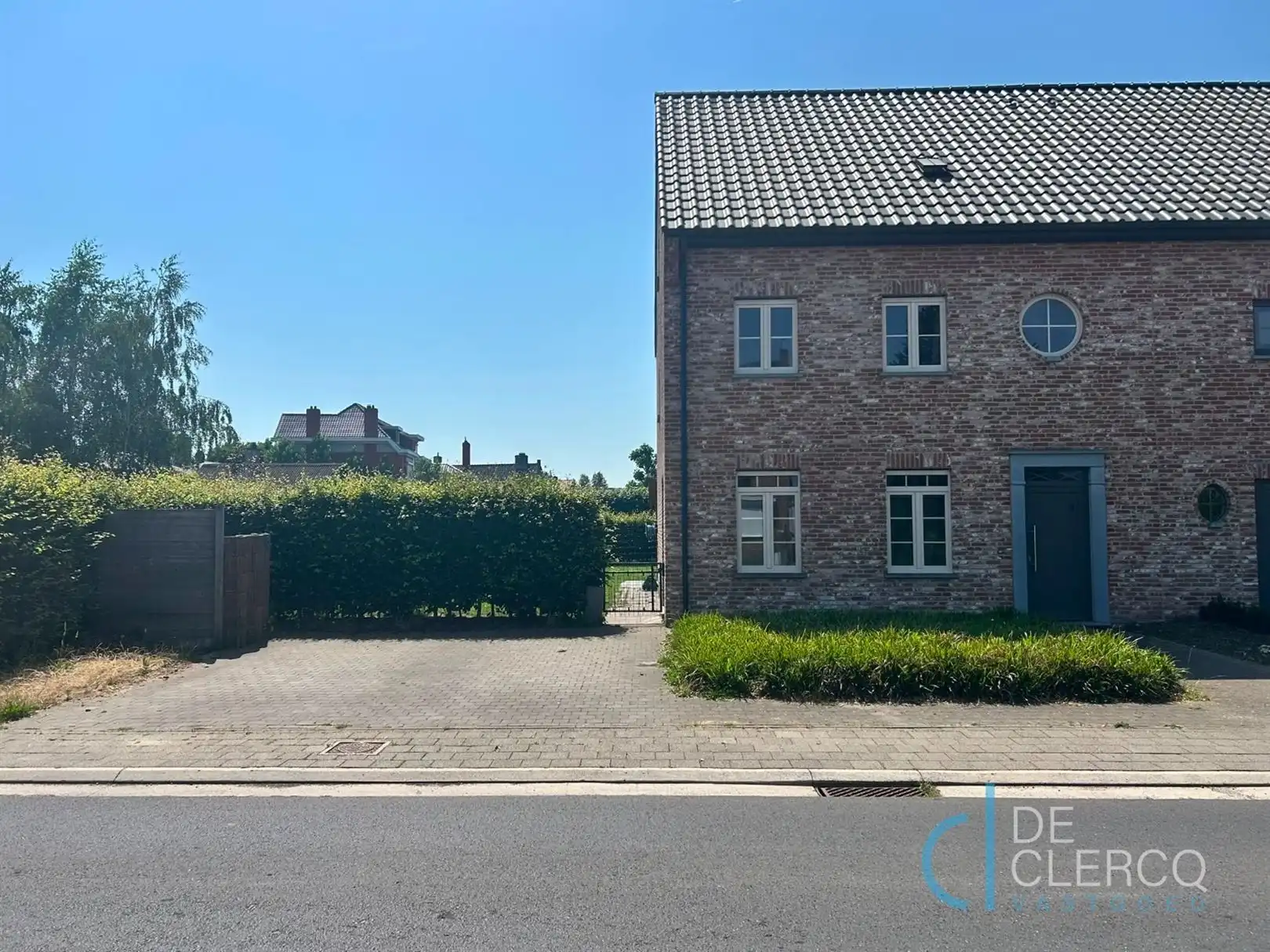 Ruime halfopen bebouwing nabij Lochristi Dorp! foto {{pictureIndex}}
