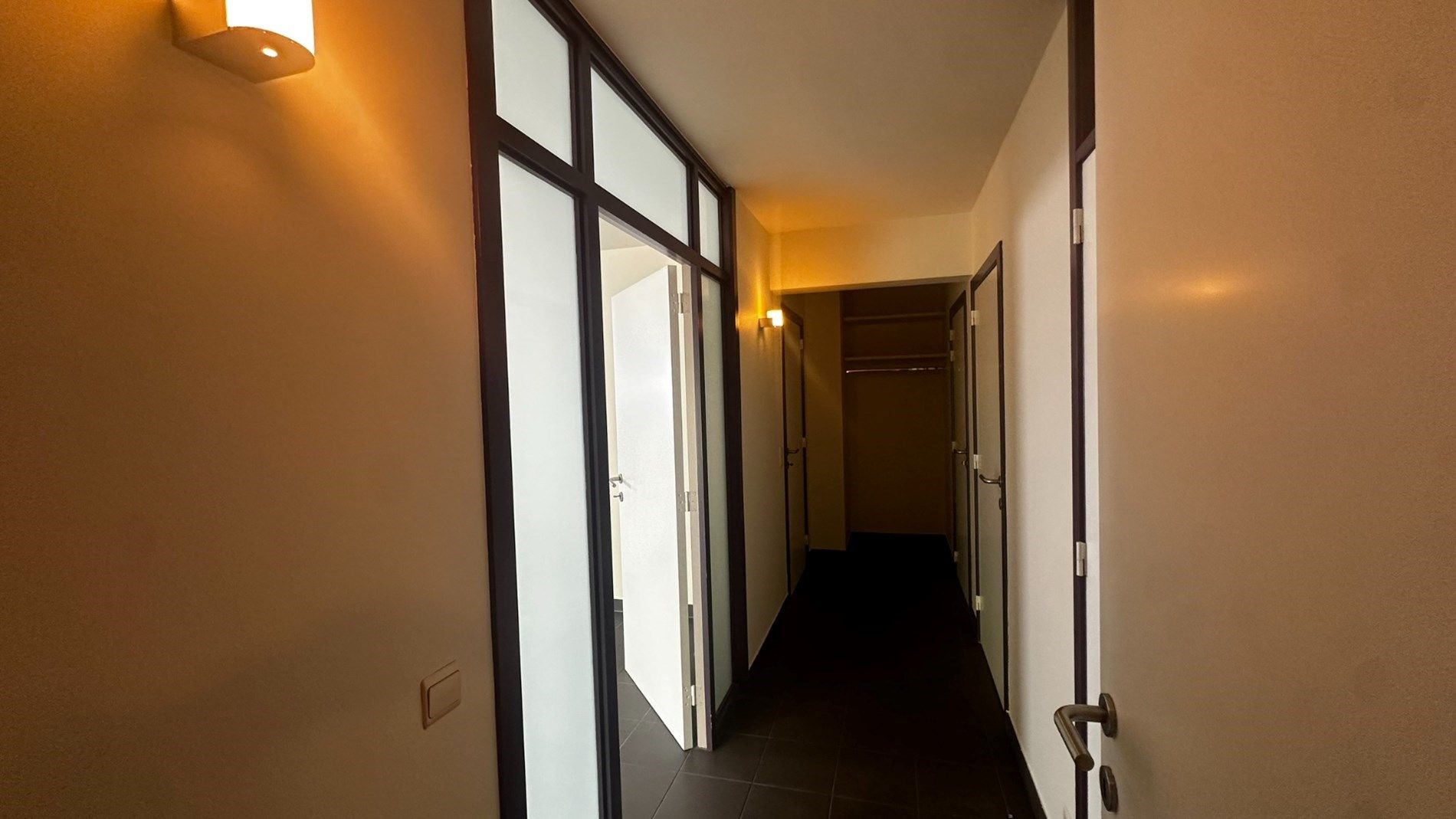 Ontdek dit prachtige appartement met balkon, lift en één slaapkamer. foto 14