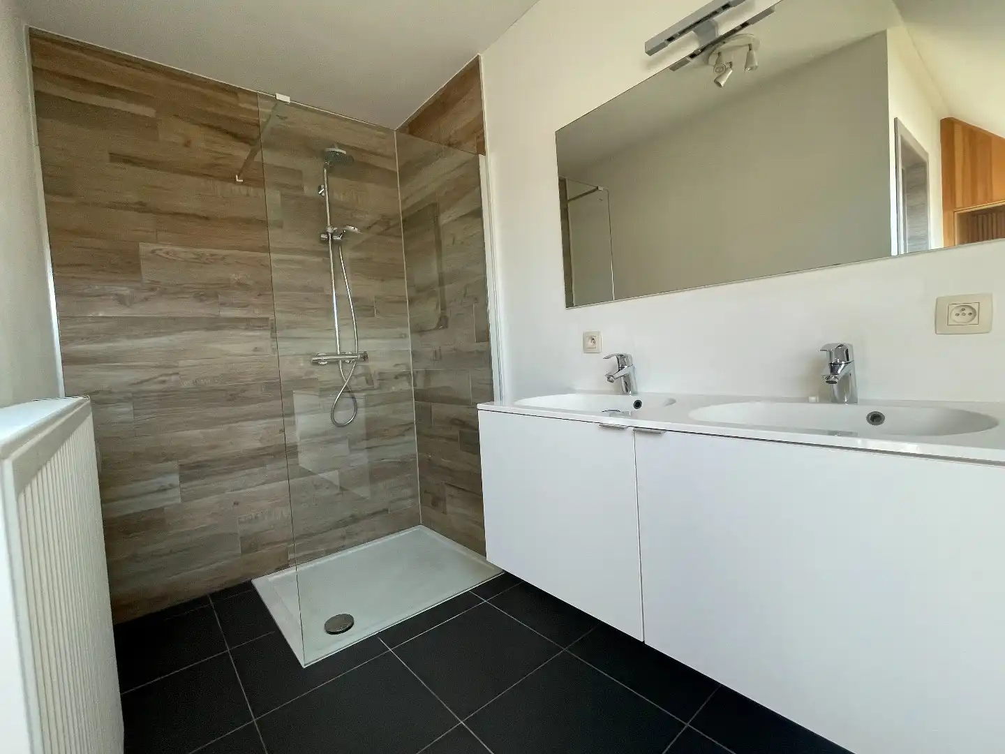 Multifunctioneel gebouw te koop (combinatie wonen & werken) - sauna en winkel - garage - 2 duplexappartementen foto 24
