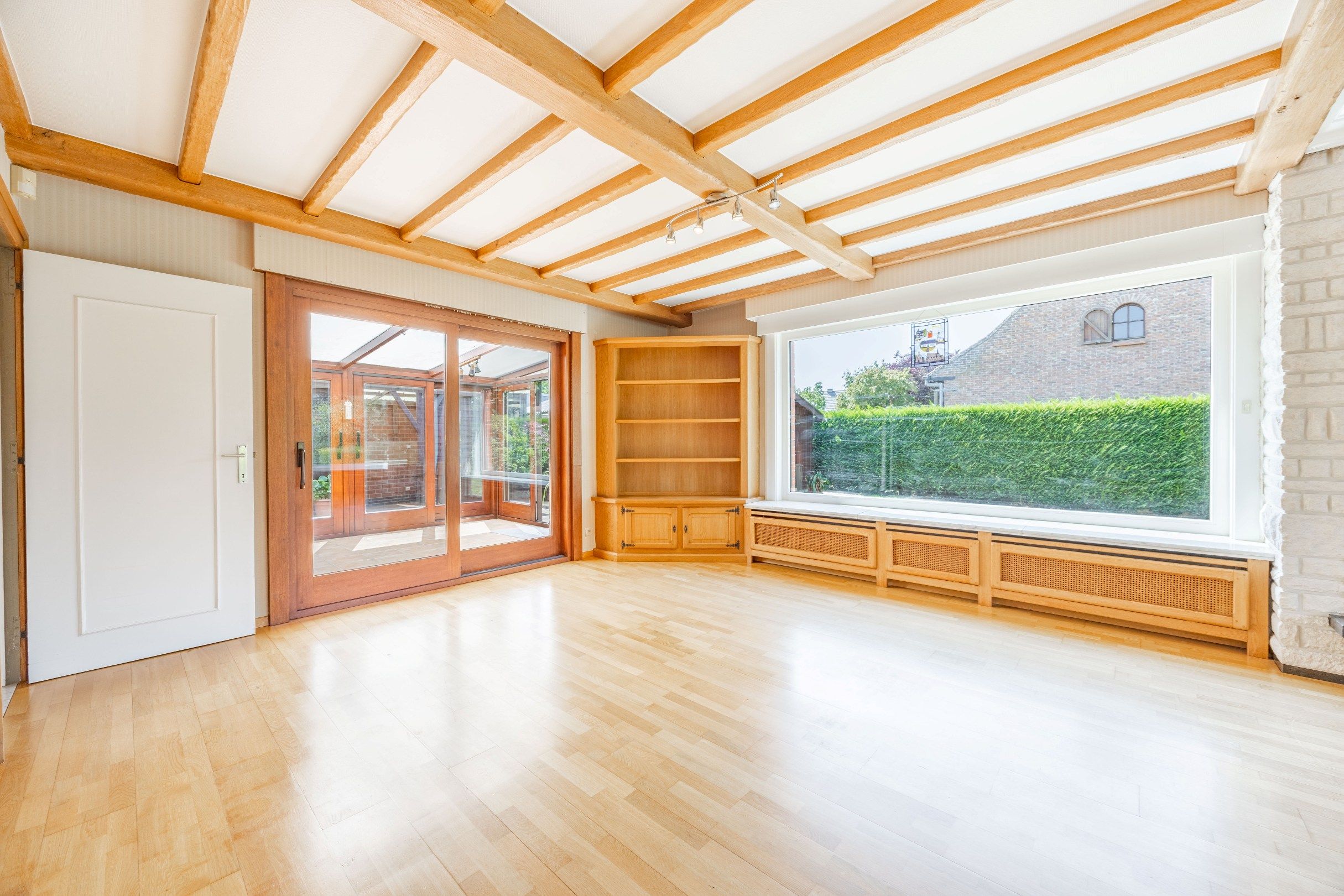 TE RENOVEREN LAAGBOUWVILLA MET ZUIGERGICHTE TUIN foto 5