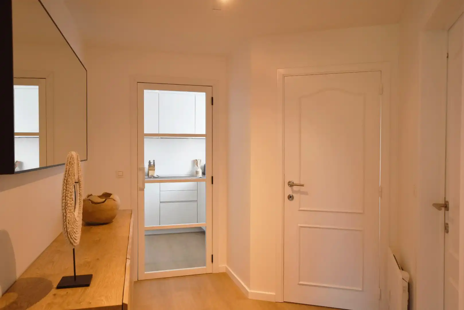 Mooi gemeubeld appartement rustig gelegen, doch centraal foto 2