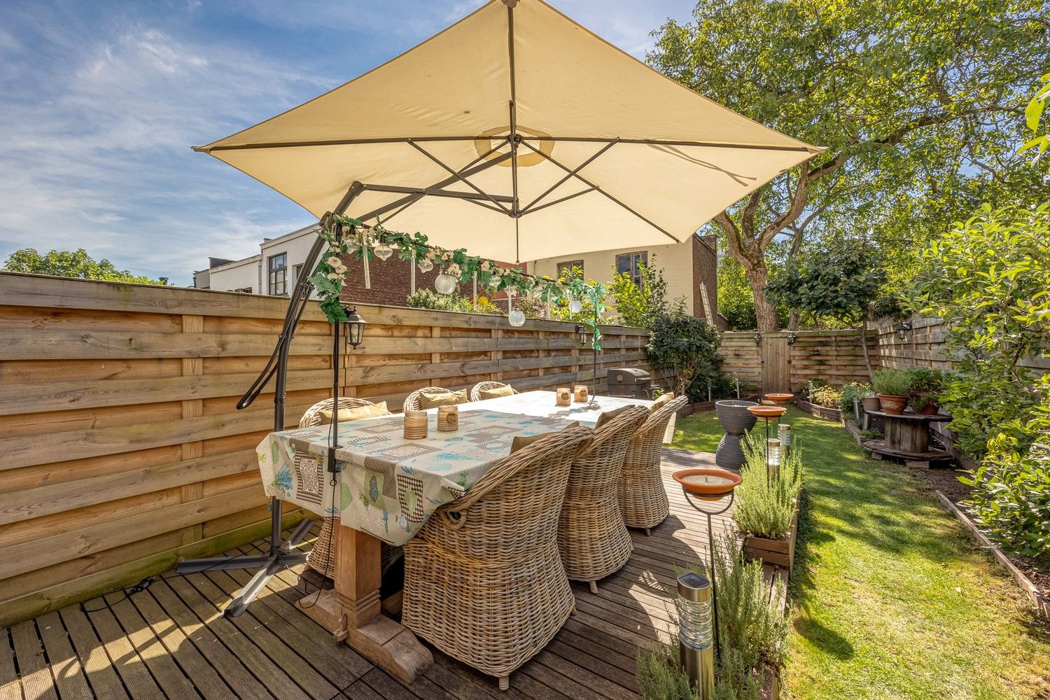 Karaktervol herenhuis met hedendaags comfort en tuin in Deurne foto 2