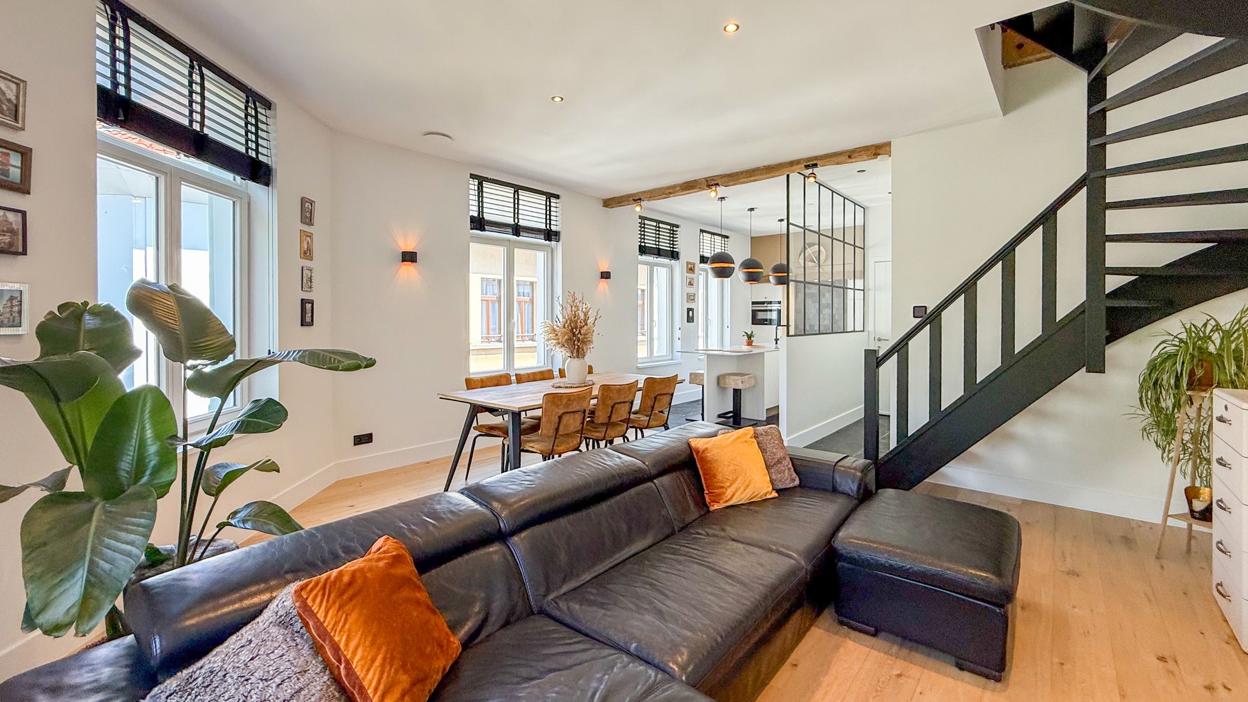 trendy gemeubelde duplex 2-slpks in Modebuurt foto {{pictureIndex}}