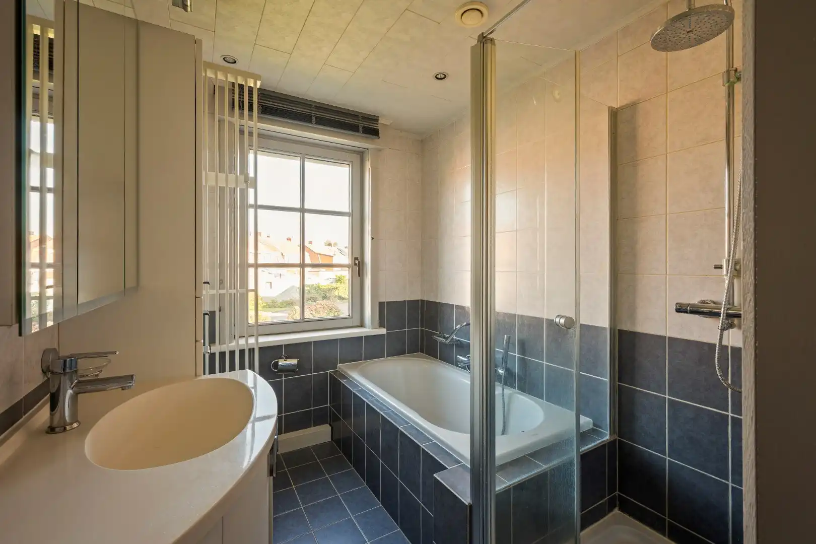 Instapklare halfopen woning met 3 slaapkamers, garage, tuin en mancave in Mesen foto 17