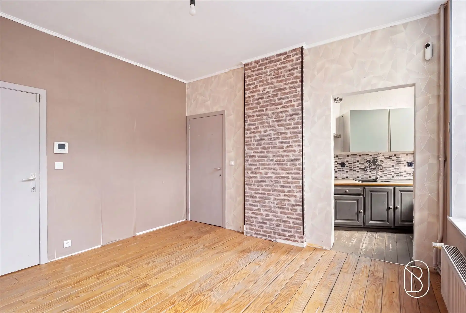 Opbrengsteigendom: handelsruimte en 2 appartementen foto 10