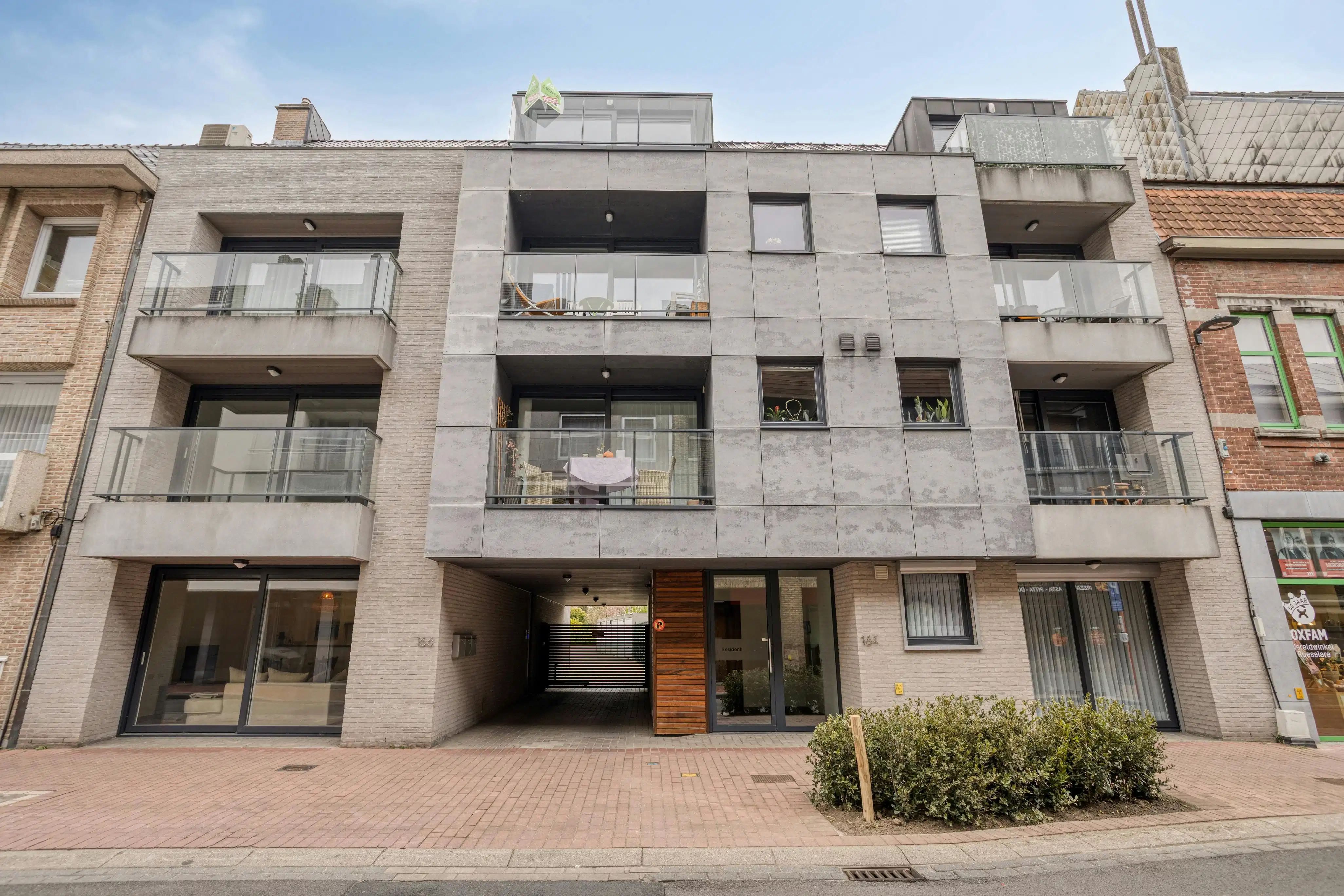 Modern appartement met private tuin in centrum Roeselare foto 16