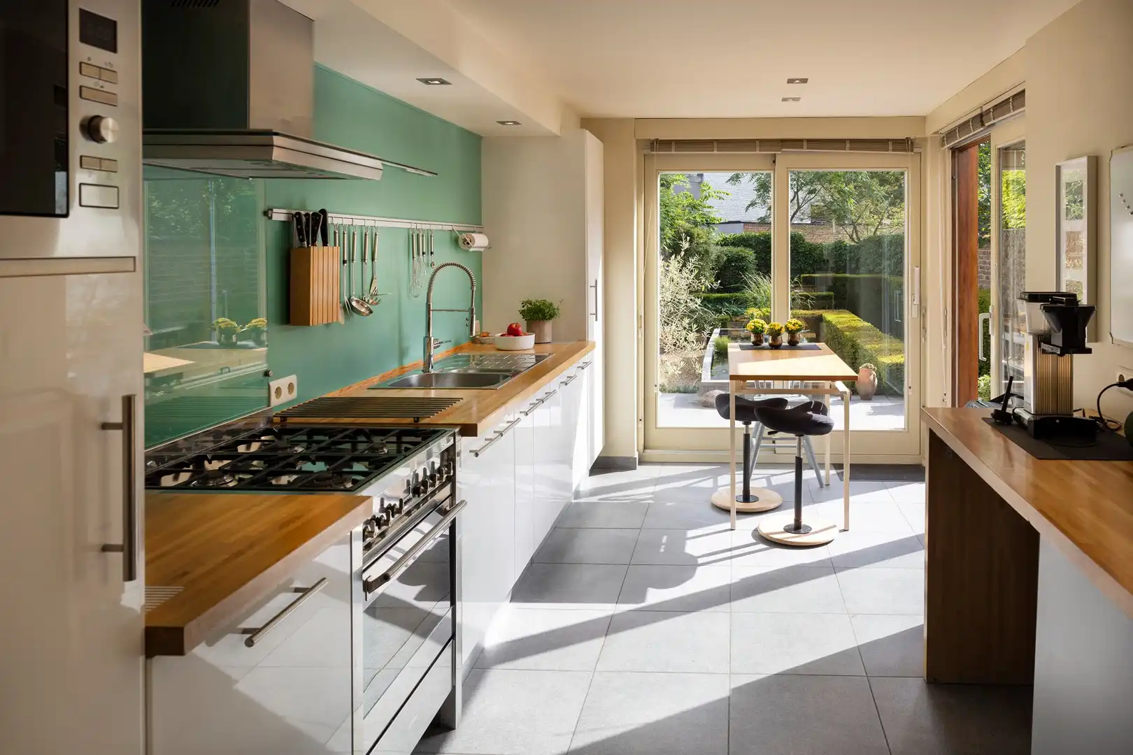Charmante burgerwoning met sfeervolle tuin. foto 6