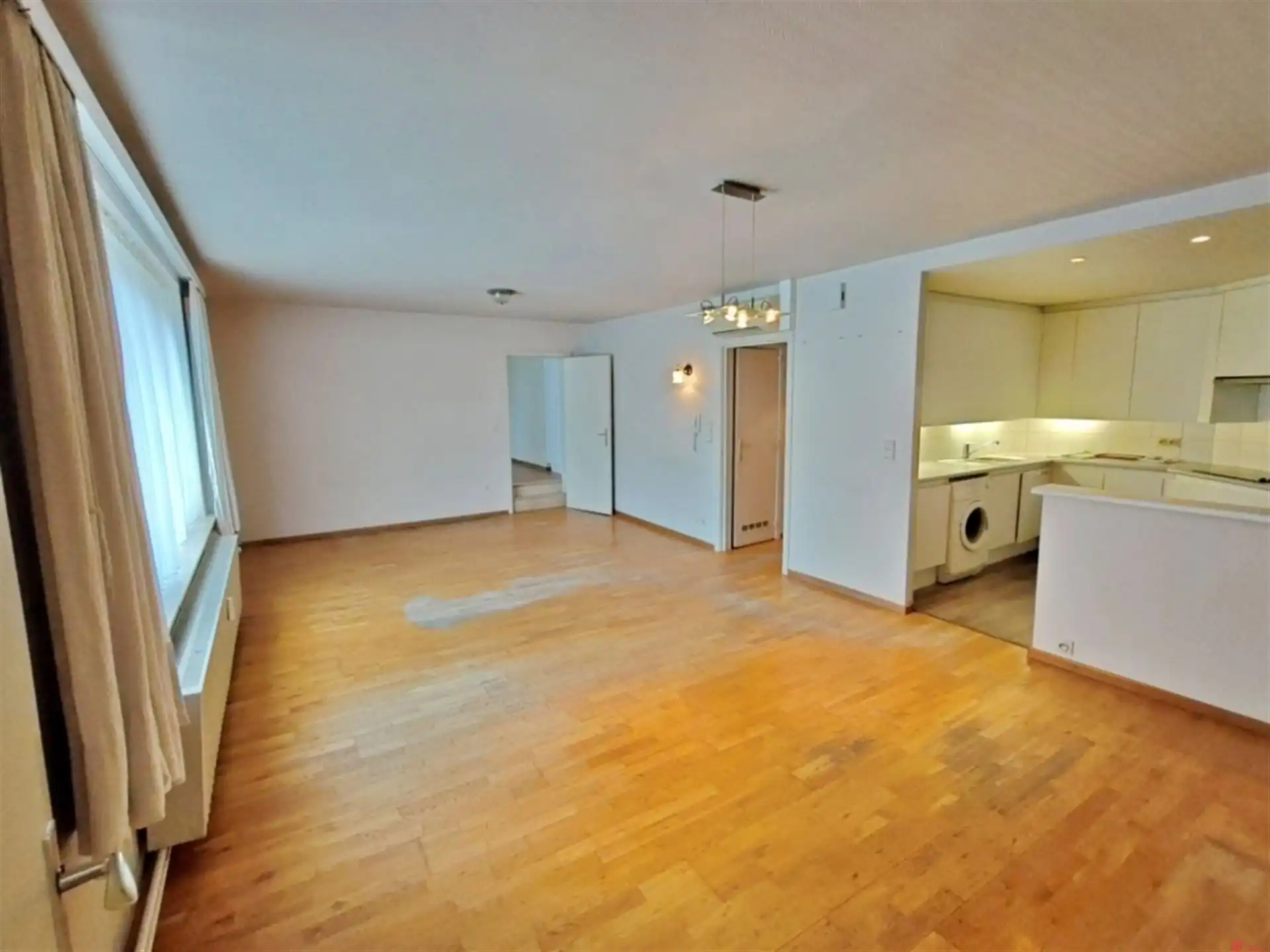 Zeer centraal gelegen appartement op bovenste verdieping foto 6