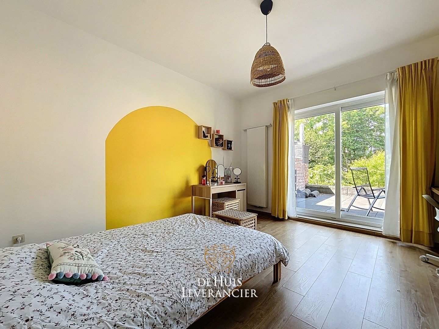 Prachtige, gerenoveerde woning met tuin en garage op toplocatie te koop in Mortsel! foto 6