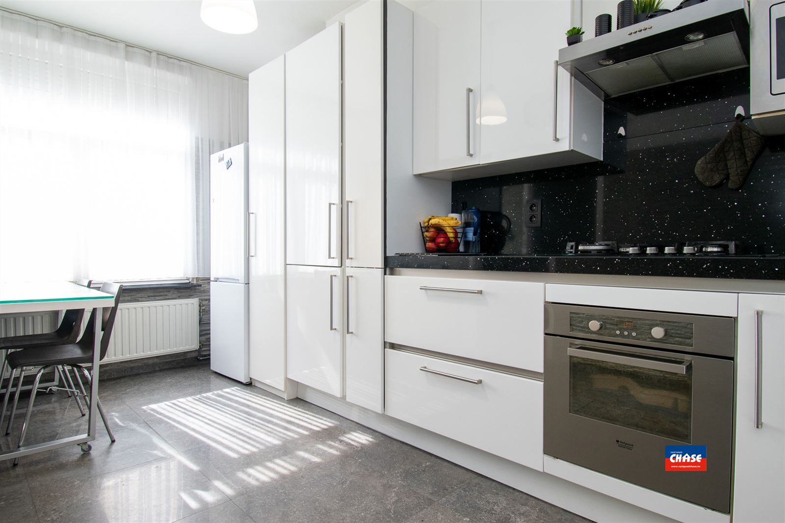 Ruime woning met 4 tot 5 slpks!  foto 4