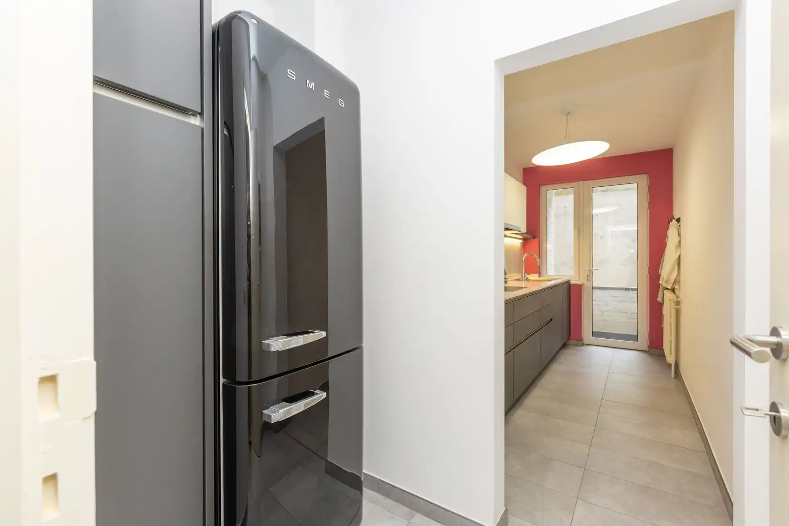 Stijlvol gerenoveerd appartement met 2 slaapkamers en lateraal zeezicht foto 4