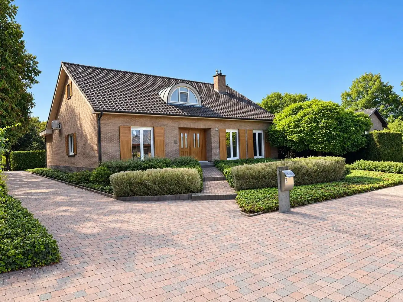Prachtige instapklare woning op ruim perceel van 14a91ca foto {{pictureIndex}}