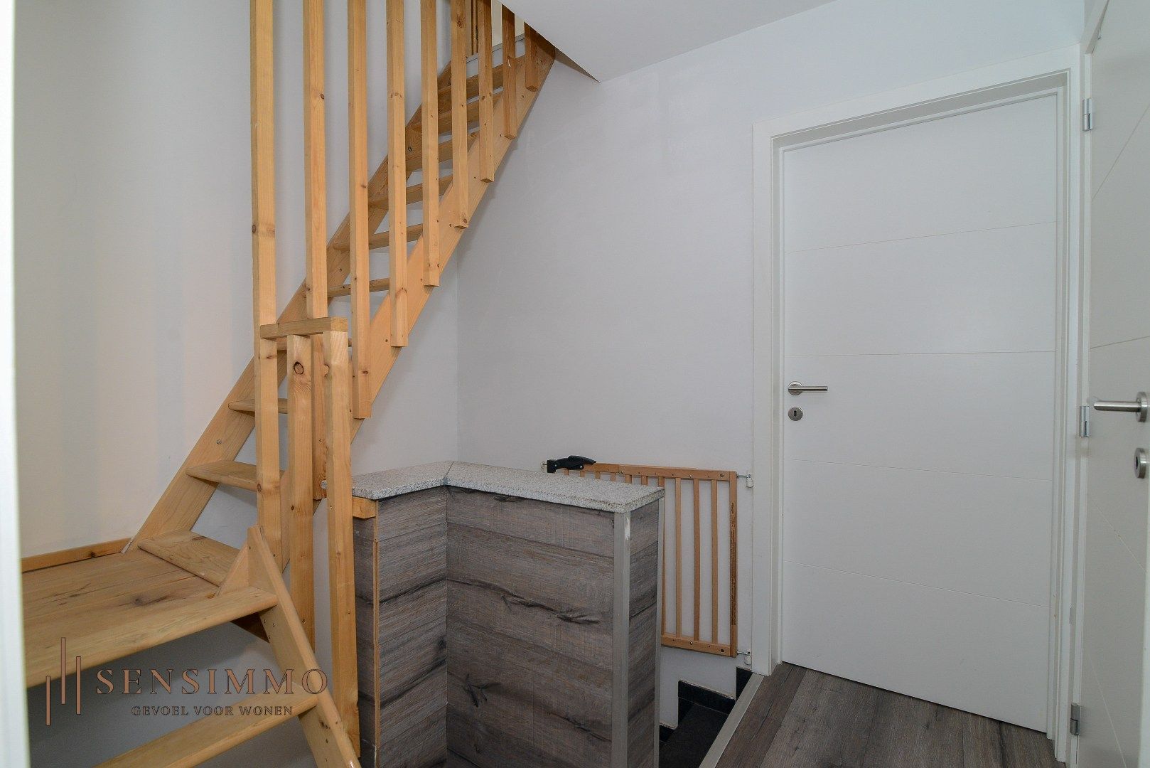 Mooie afgewerkt triplex met 3 slaapkamers, terras en parking foto 16