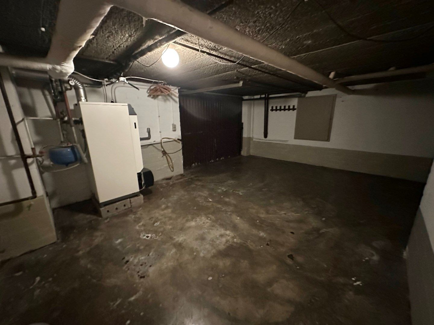 Halfopen woning met ruime tuin foto 17