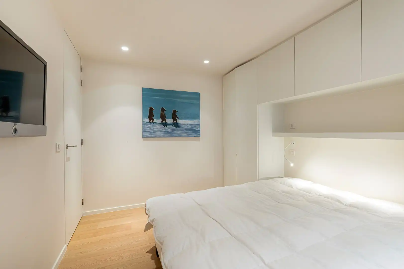 Hedendaags appartement genietend van een open zicht, centraal gelegen op de Kustlaan in het Zoute. foto 16