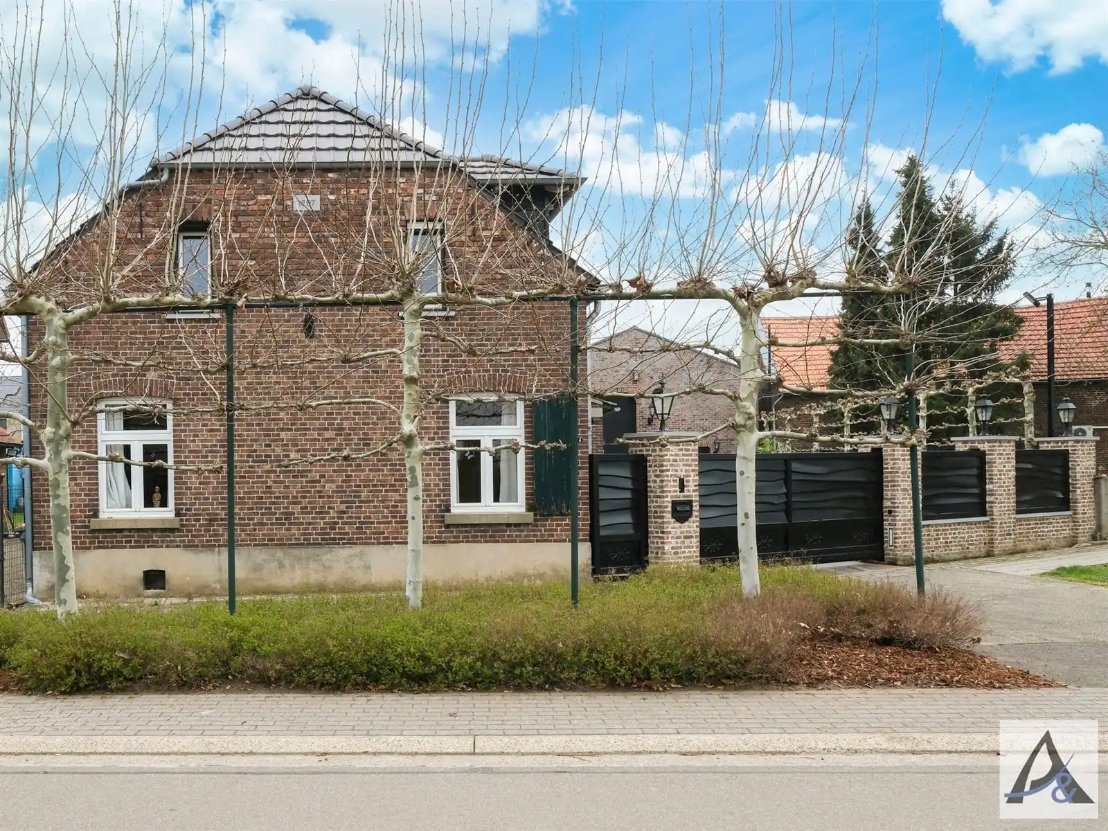 Bijzondere eigendom met woon- en werkmogelijkheden in het pittoreske Kessenich foto 3