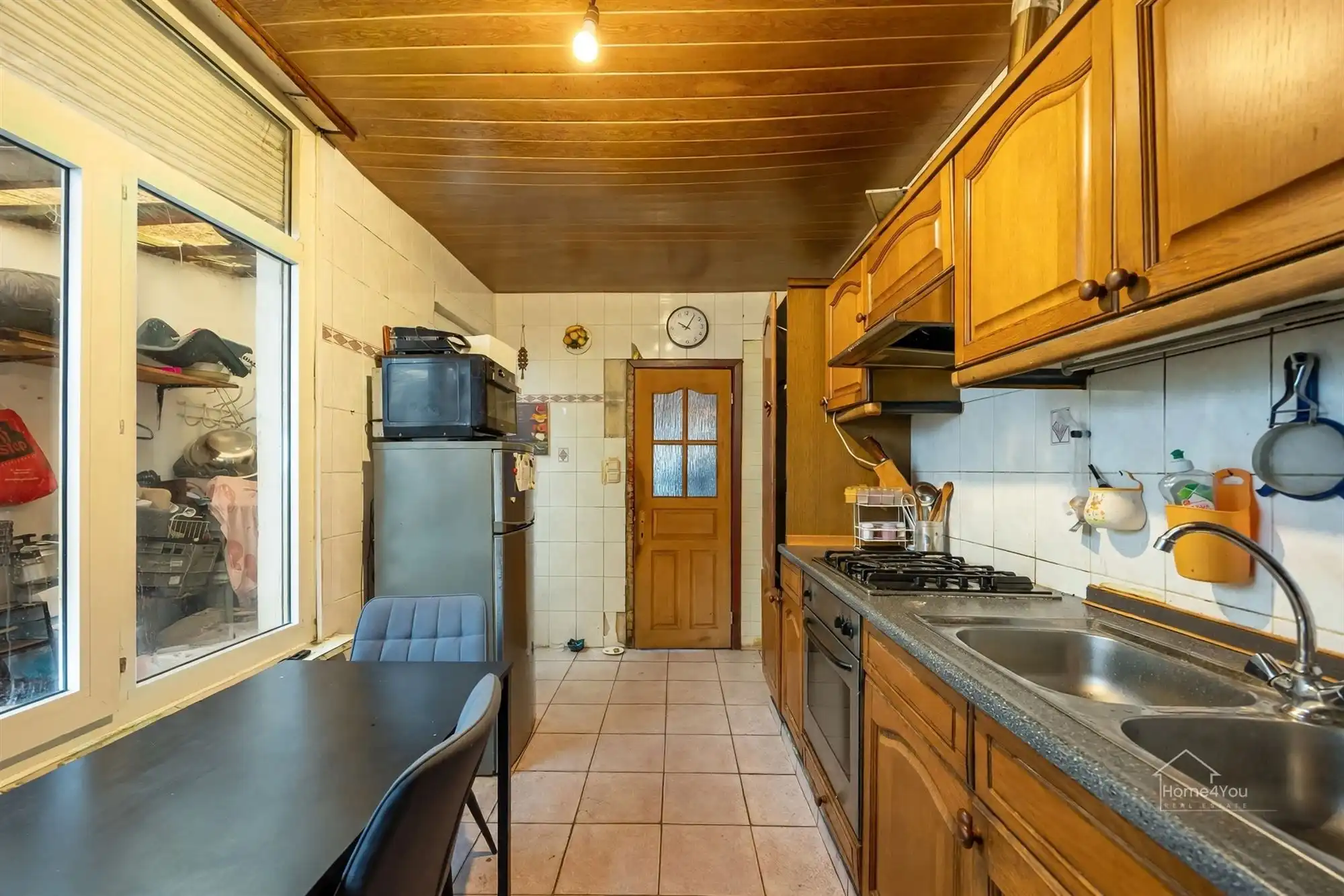 Ruime op te frissen woning met 4 slpk op bruisende locatie! foto 5