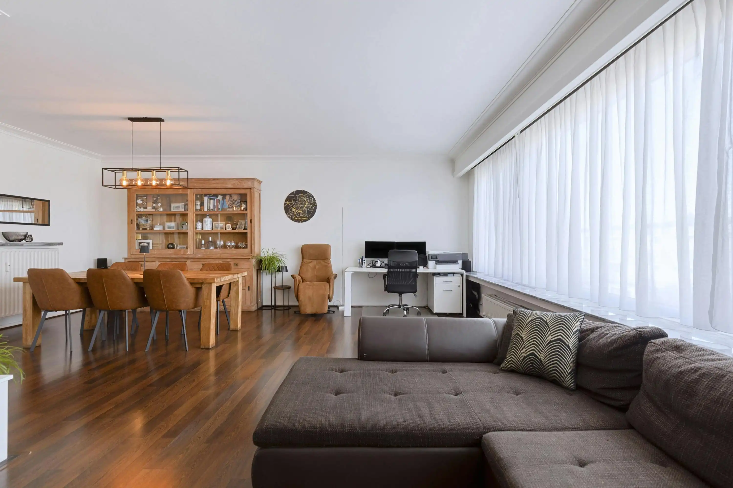 Appartement met 2 slaapkamers, terras en garagebox te koop in Wilrijk foto 4