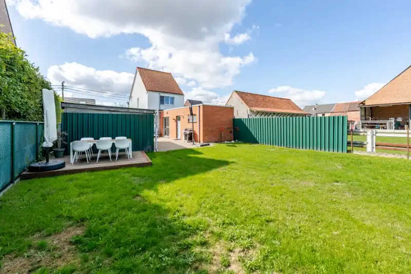 Knap gerenoveerde instapklare HOB op 445m² aan de stadsrand foto 17