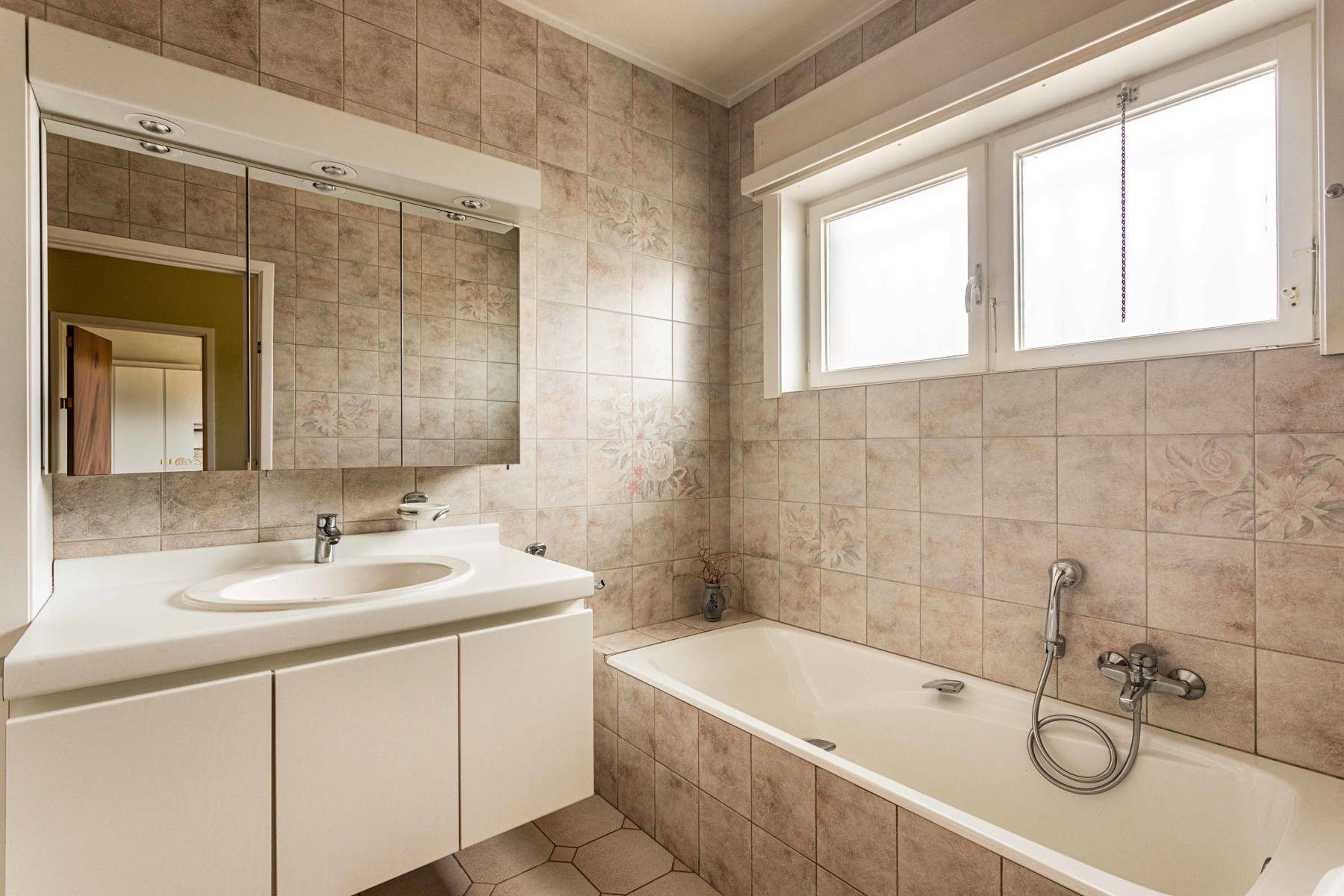 Charmante gezinswoning met 5 slaapkamers en riante tuin. foto 17