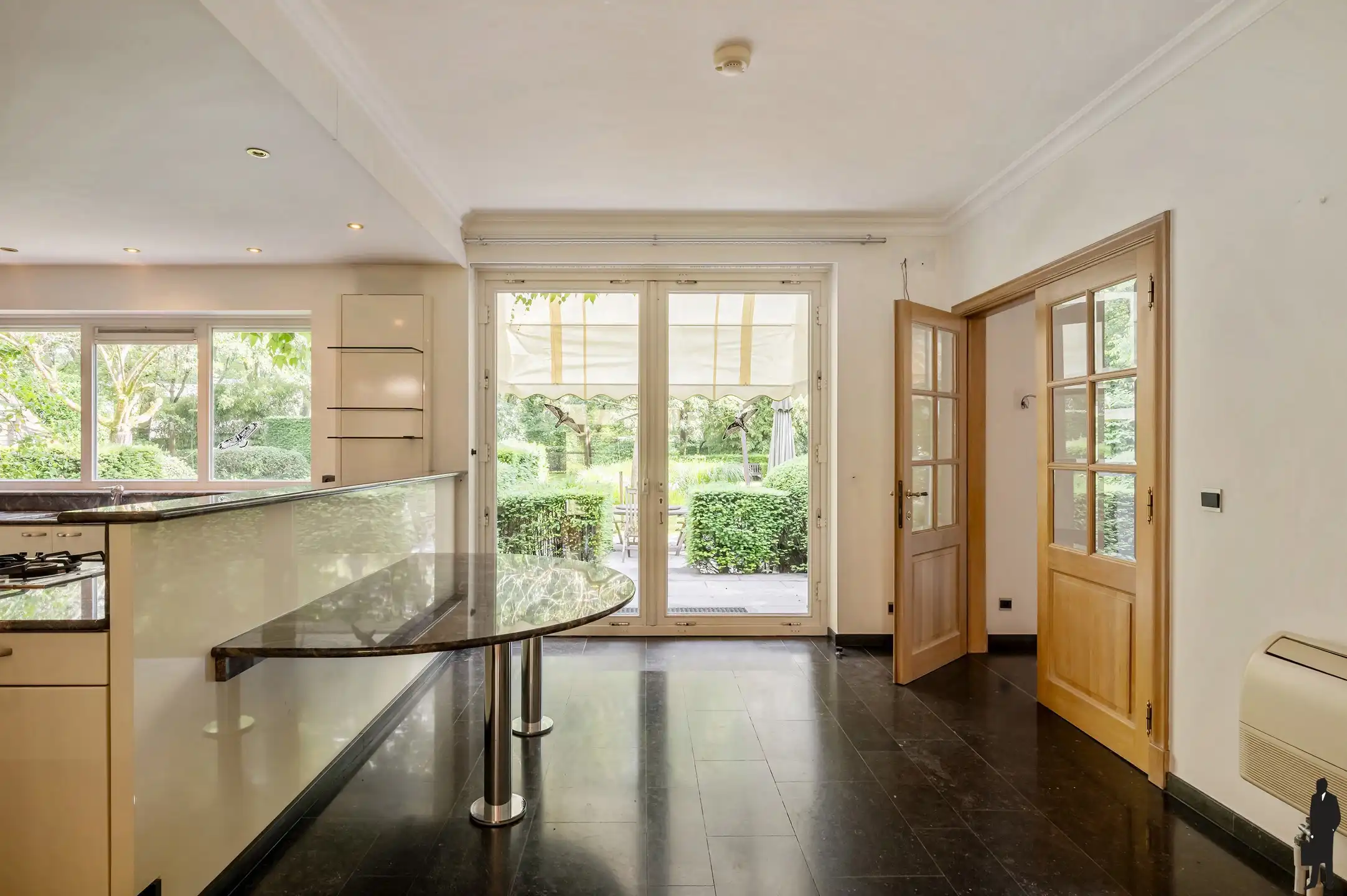 Op absolute toplocatie gelegen villa! foto 11
