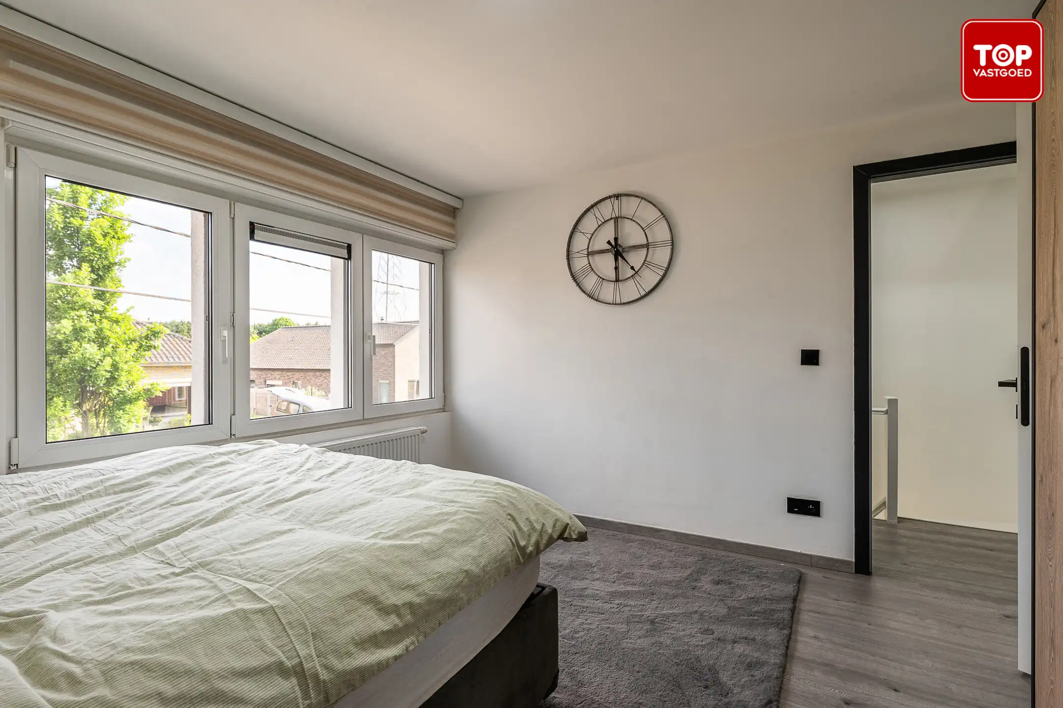 Gerenoveerde open bebouwing met 5 slaapkamers en tuin foto 10
