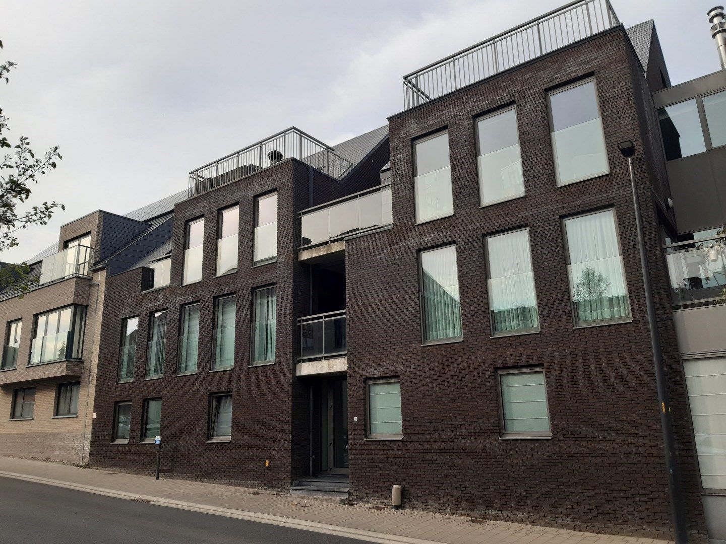 Eigentijds wonen met mega-kelder. foto 2