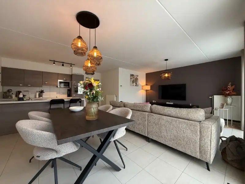 Prachtig appartement met 2 slpks, ruim terras en parking foto {{pictureIndex}}