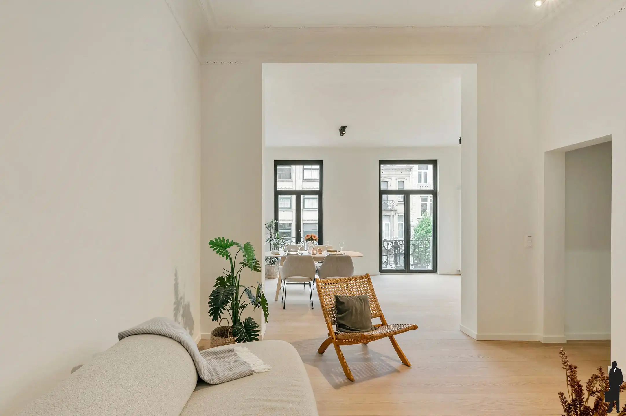 Gerenoveerd tweeslaapkamer appartement met balkons foto 6