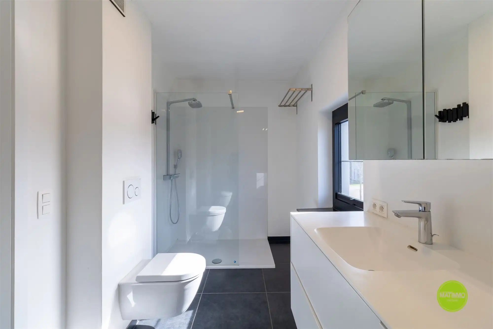 Moderne open bebouwing met 3 slaapkamers en tuin foto 16