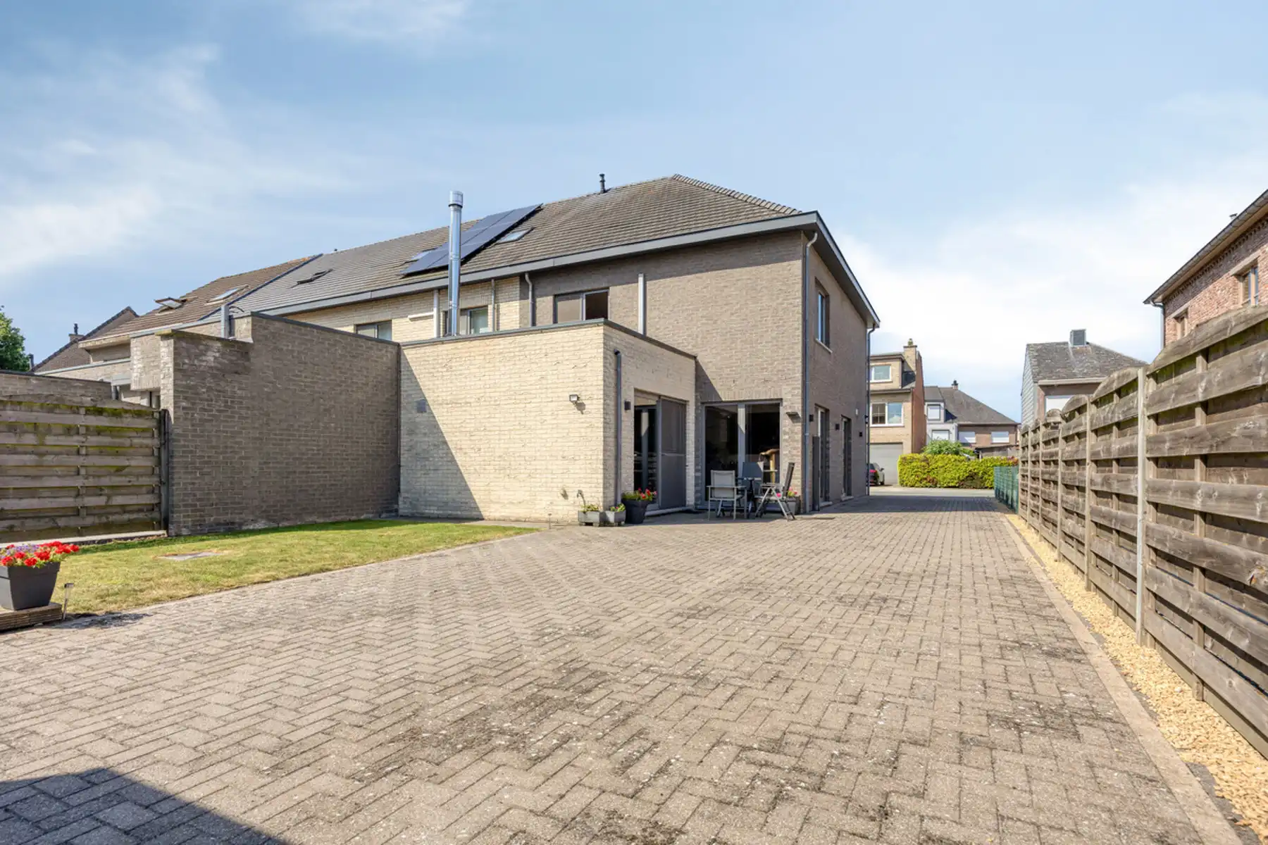 Energiezuinige HOB met 3 slpk en dubbele garage foto 2